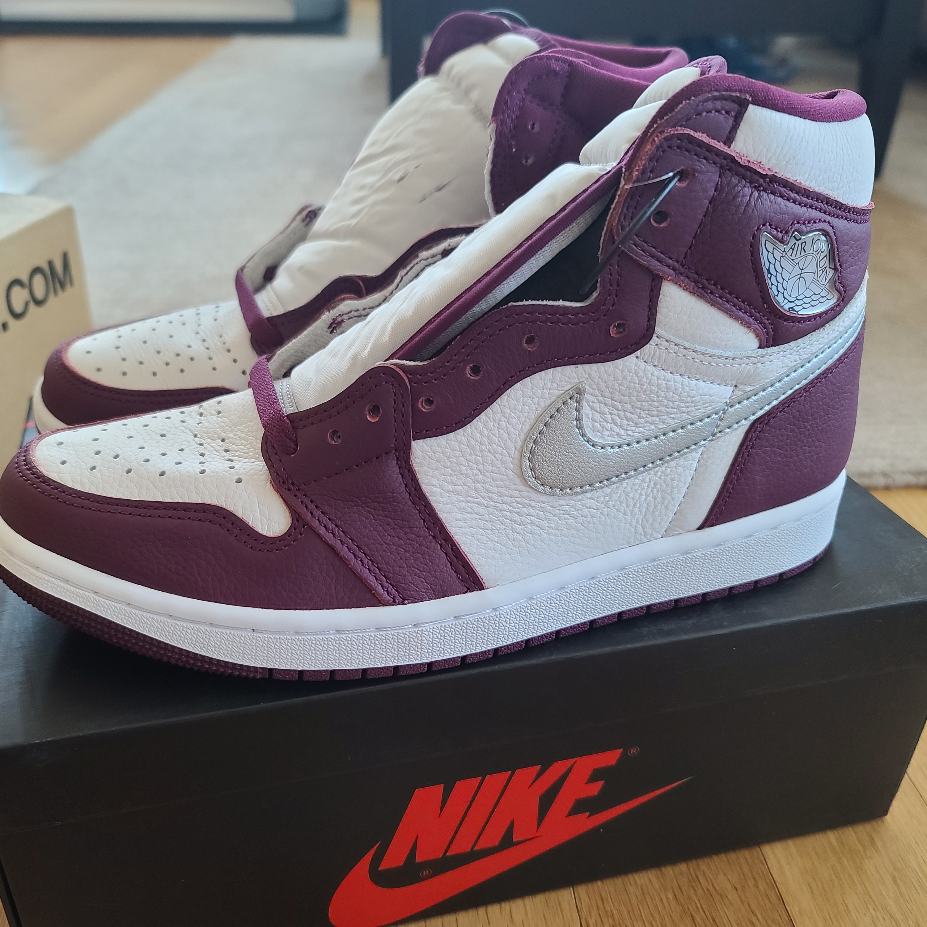 Jordan 1 Retro High OG Bordeaux 착용 스타일 - 2