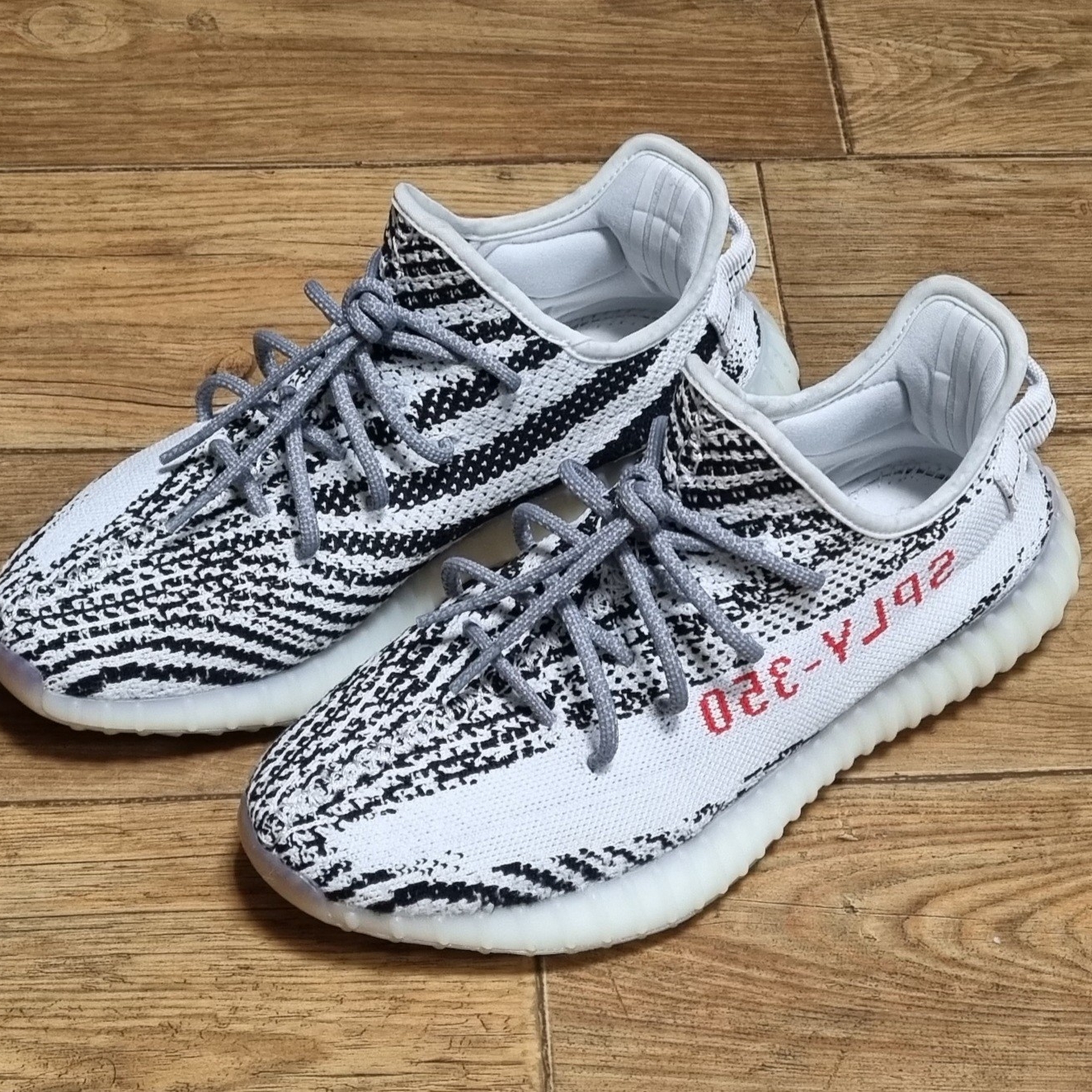 Adidas Yeezy Boost 350 V2 Zebra 2017/2019/2020 착용 스타일