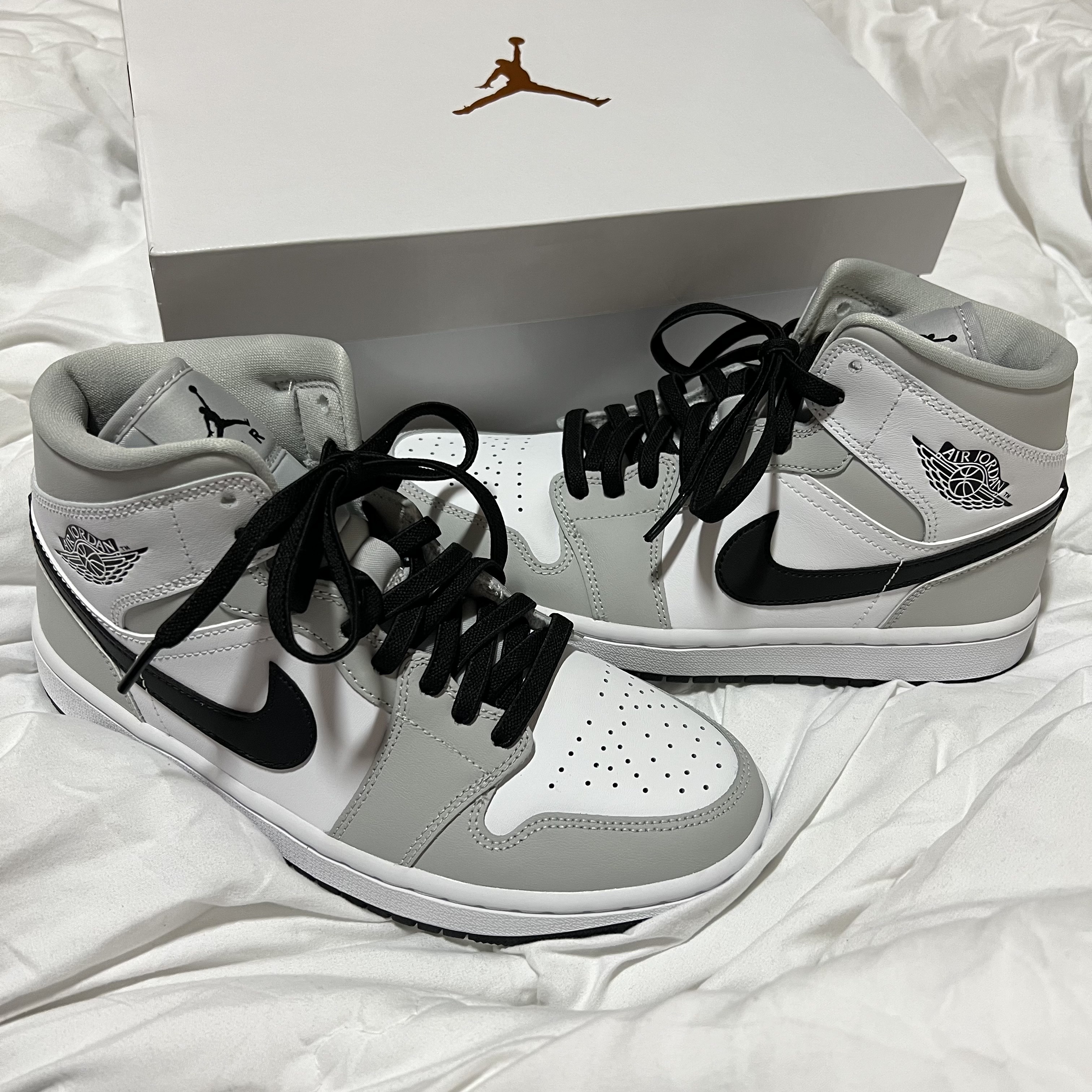 (W) Jordan 1 Mid Grey Fog 착용 스타일 - 1
