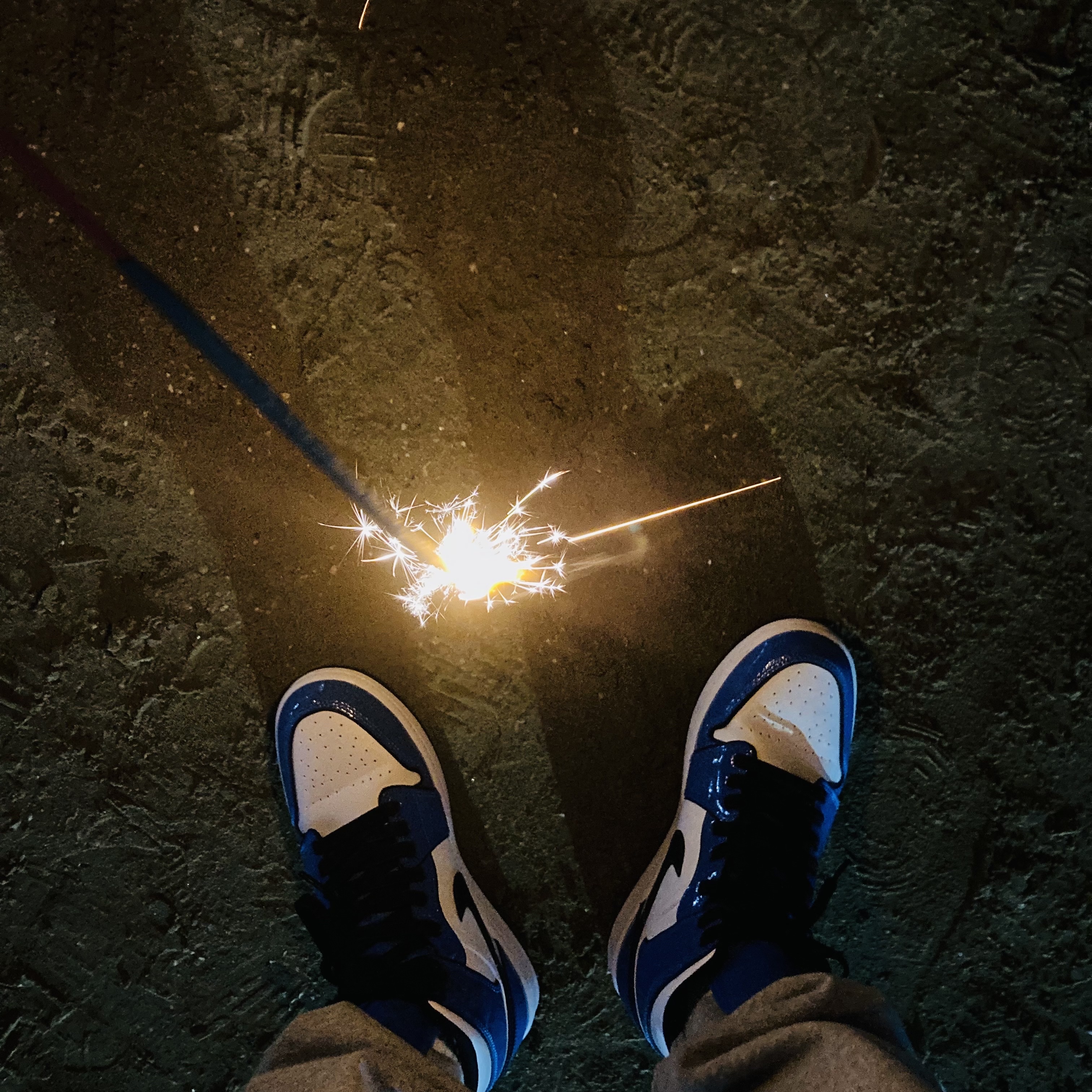 Jordan 1 Mid SE Signal Blue 착용 스타일 - 2
