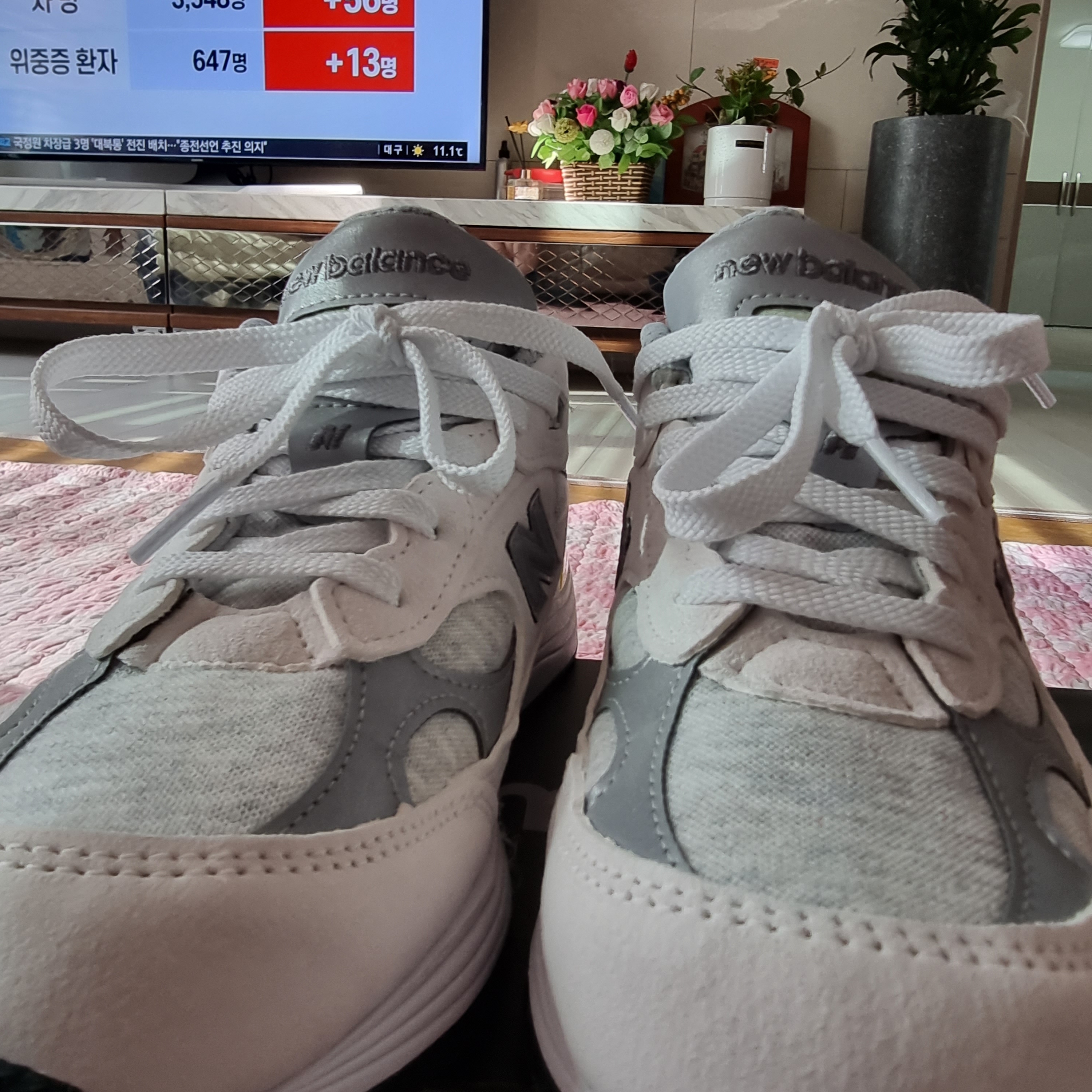 (W) New Balance 992 Made in USA White Cyclone 착용 스타일 - 2