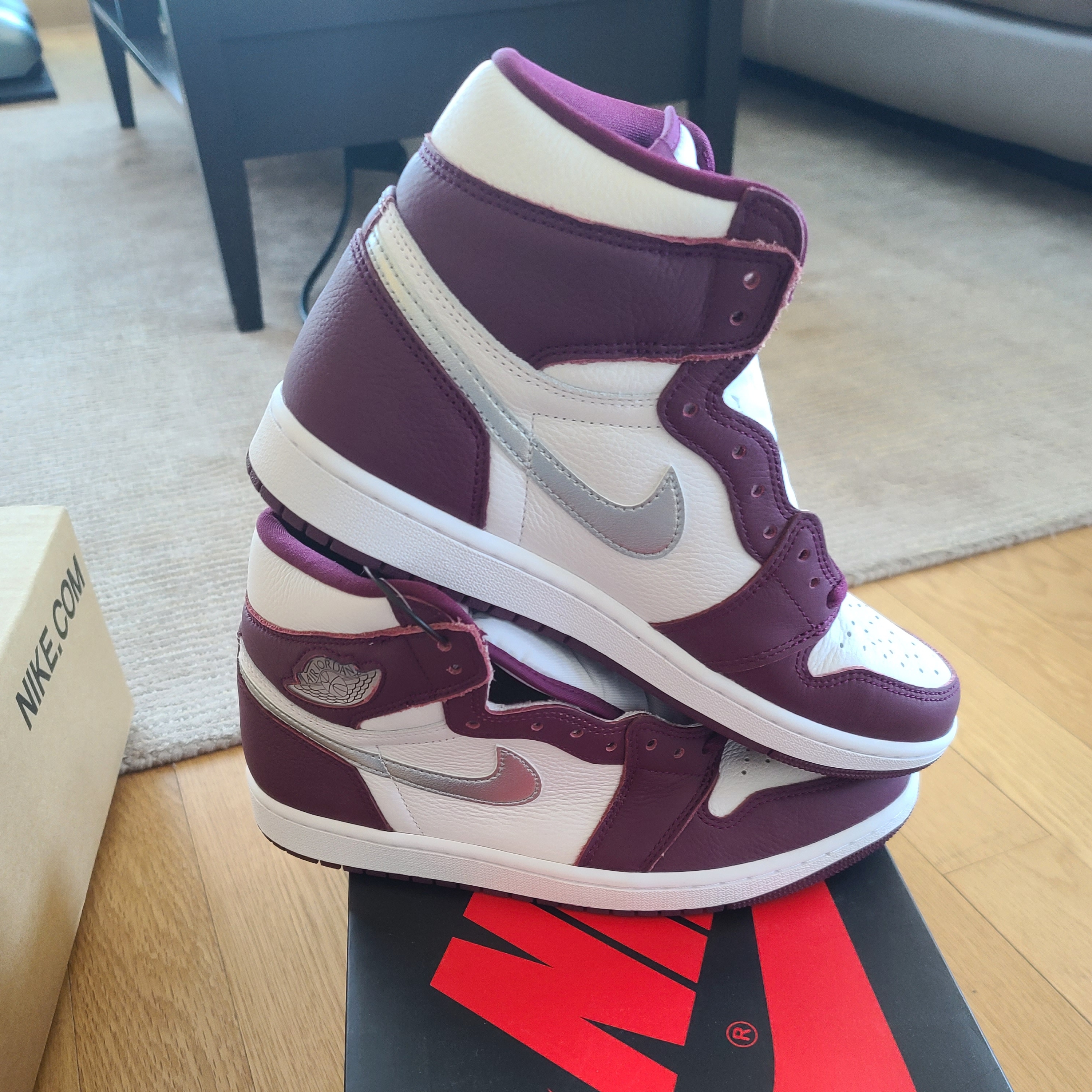 Jordan 1 Retro High OG Bordeaux 착용 스타일 - 1