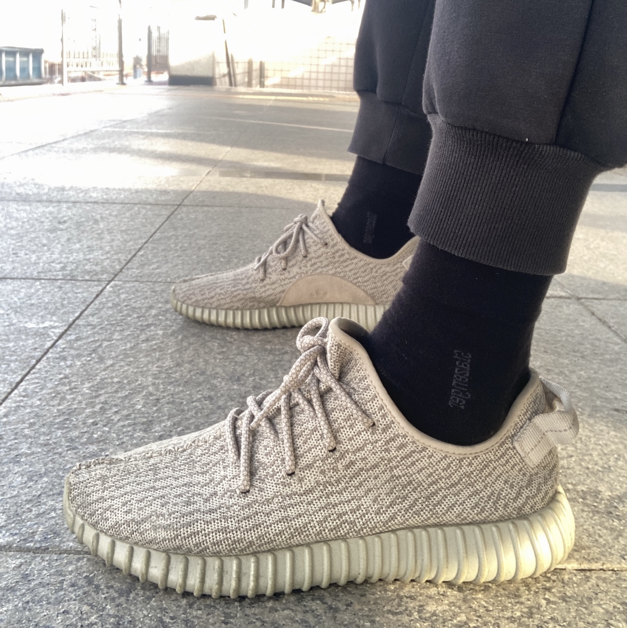 Adidas Yeezy Boost 350 Moonrock 착용 스타일 - 2