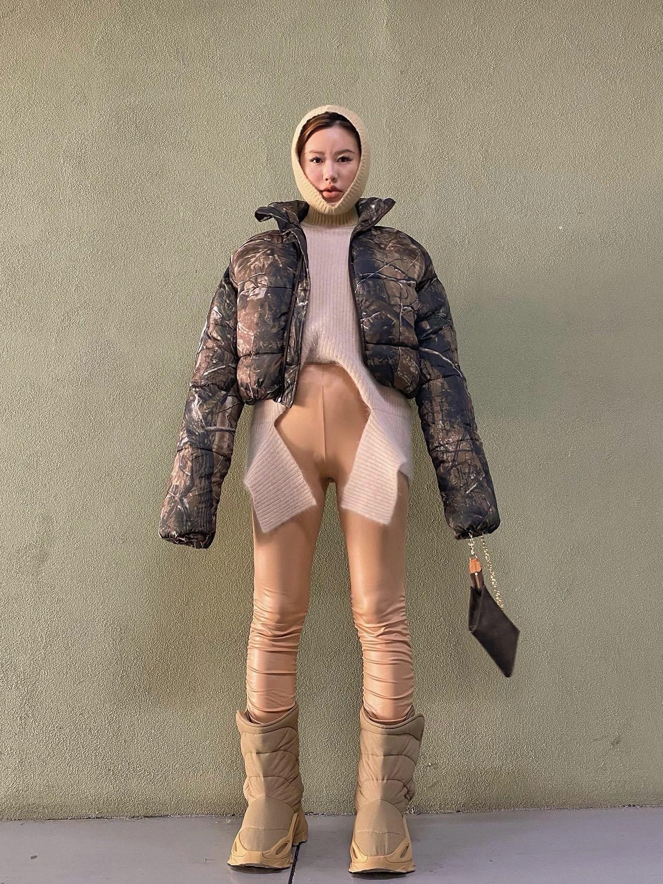 Adidas Yeezy NSLTD Boot Khaki 착용 스타일 - 1