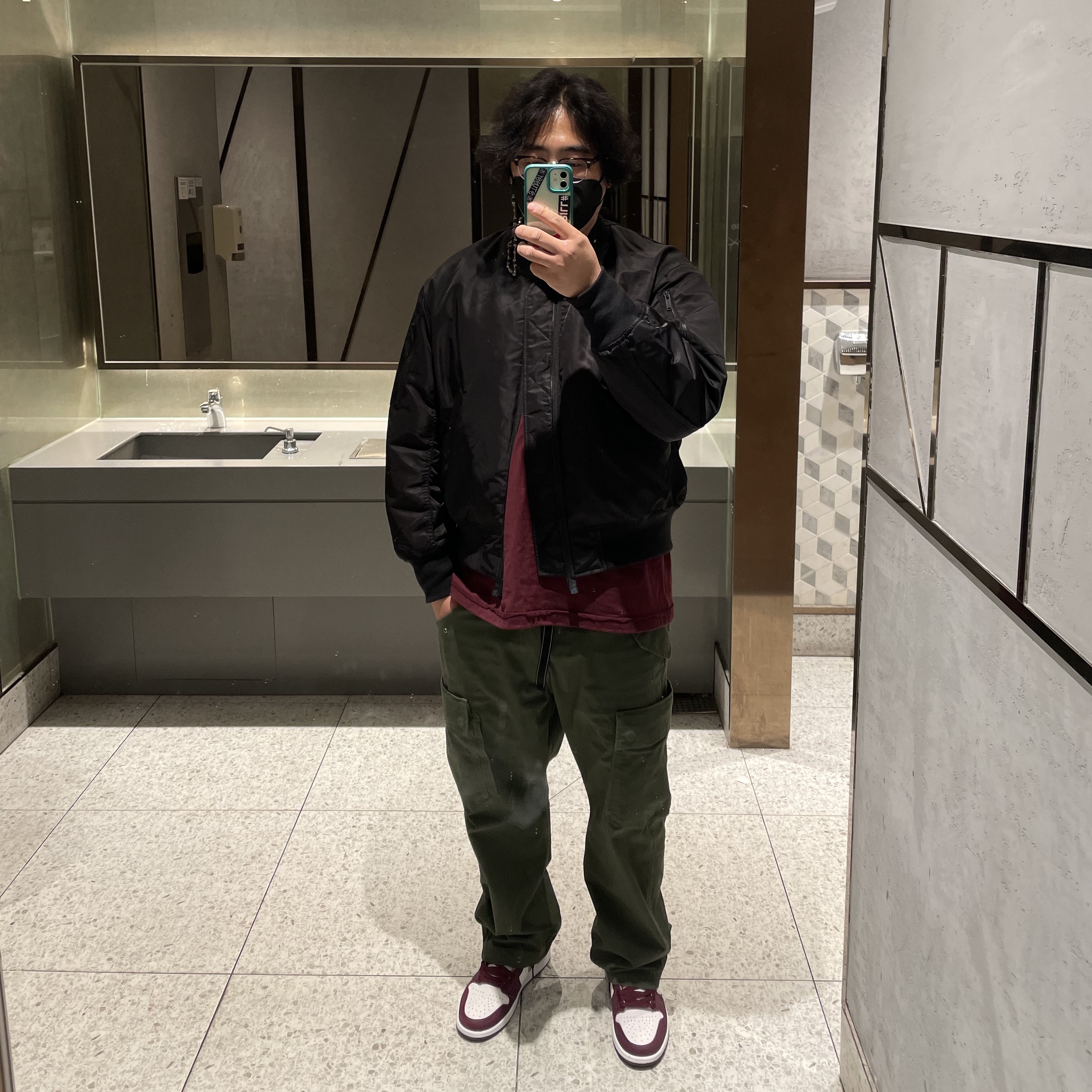 Jordan 1 Retro High OG Bordeaux 착용 스타일 - 2