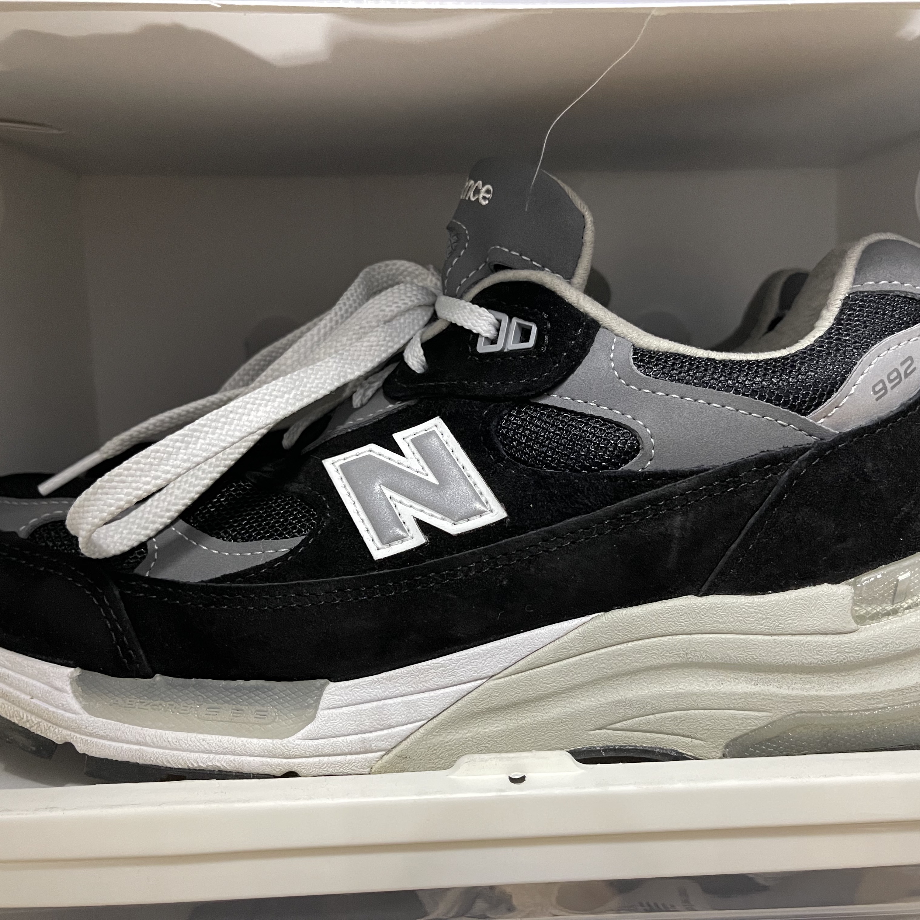 New Balance 992 Made in USA Black Grey 착용 스타일 - 1