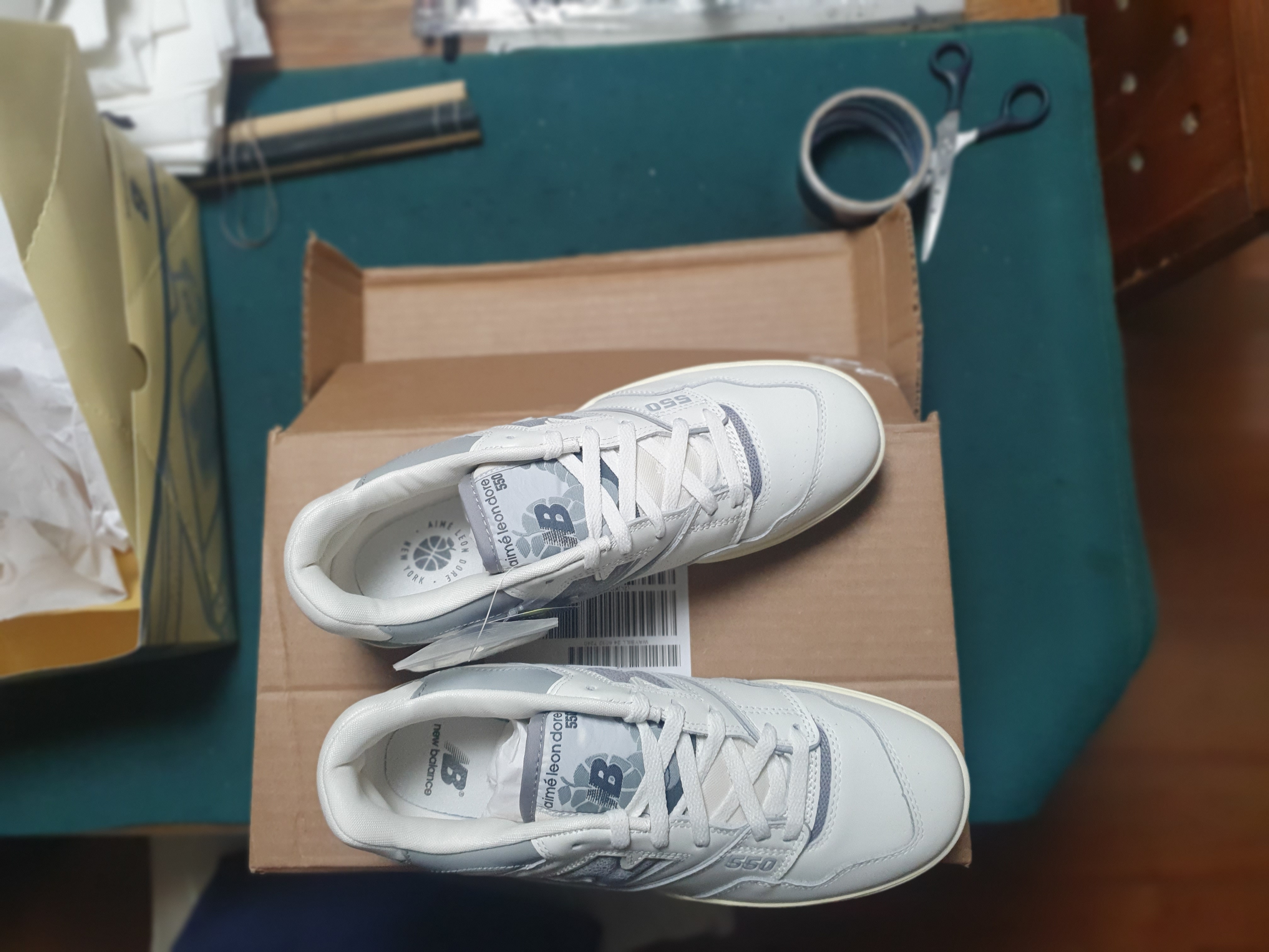 New Balance x Aime Leon Dore 550 Silver Mix 착용 스타일 - 3