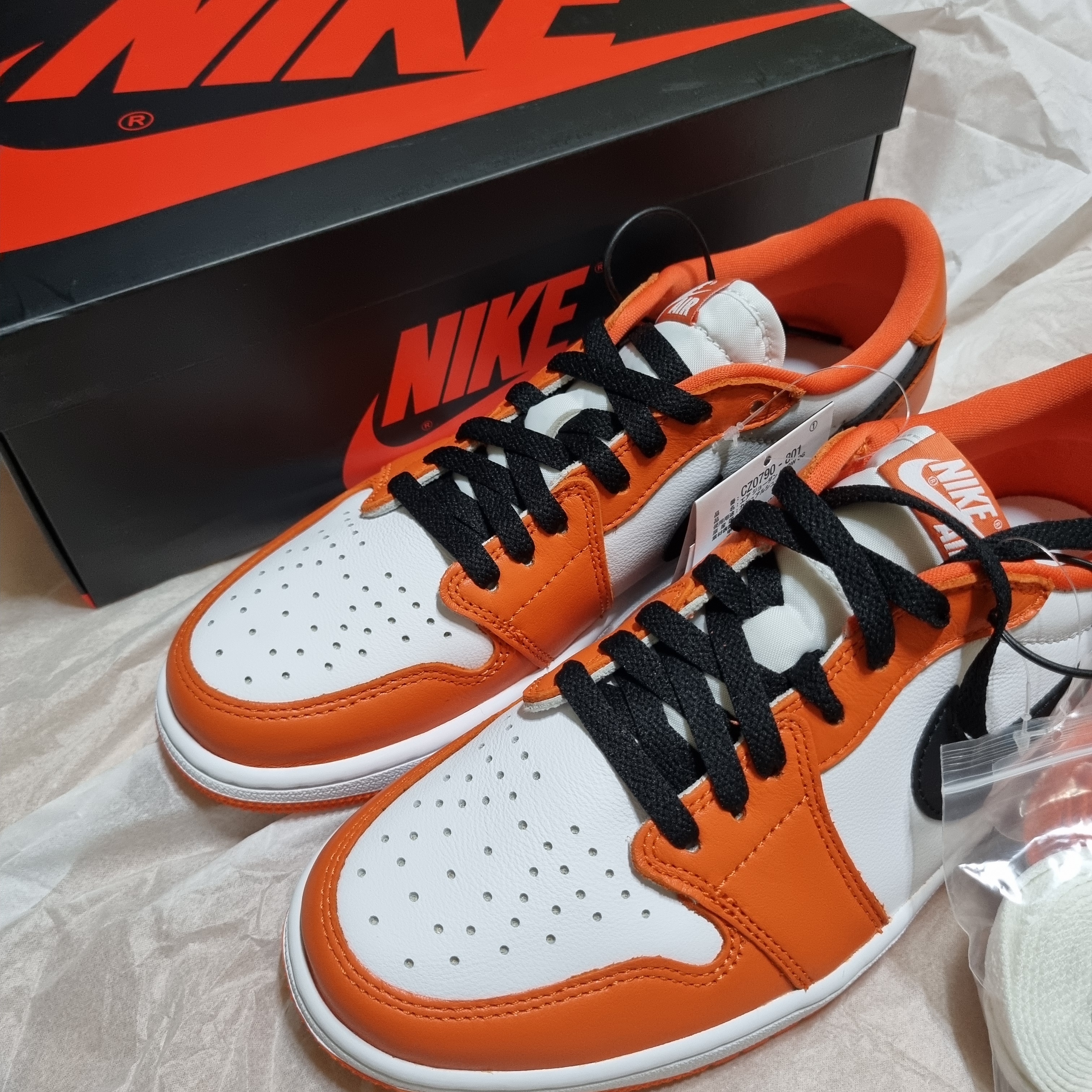 Jordan 1 Low OG Starfish 착용 스타일