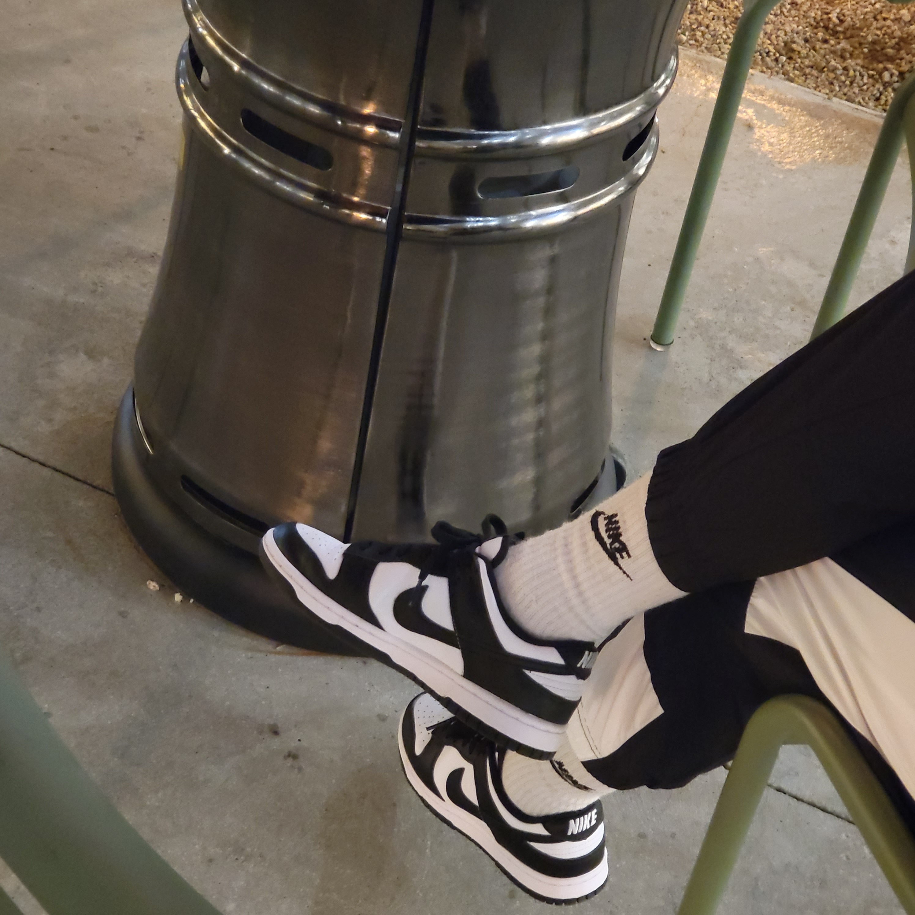 (W) Nike Dunk Low Black 착용 스타일 - 2