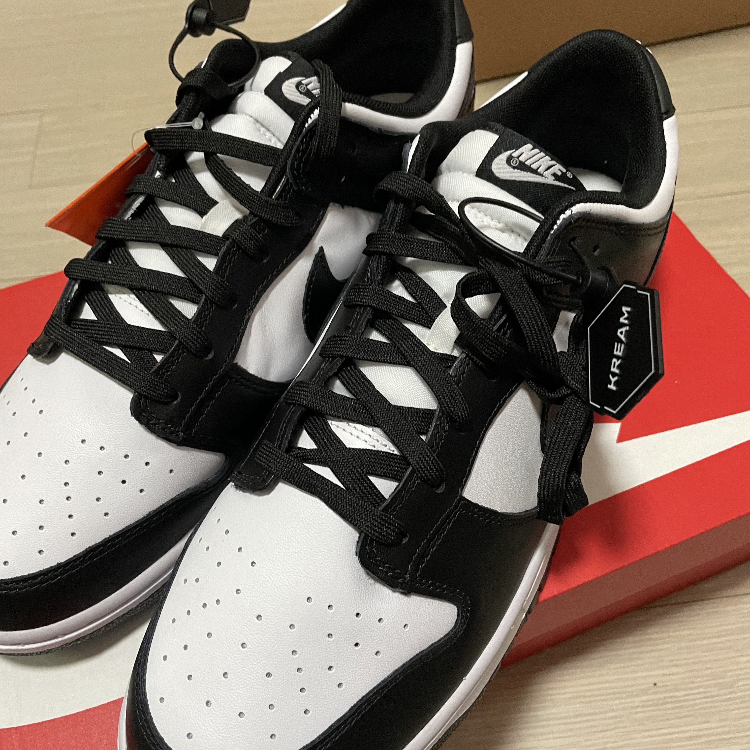 Nike Dunk Low Retro Black 착용 스타일 - 2