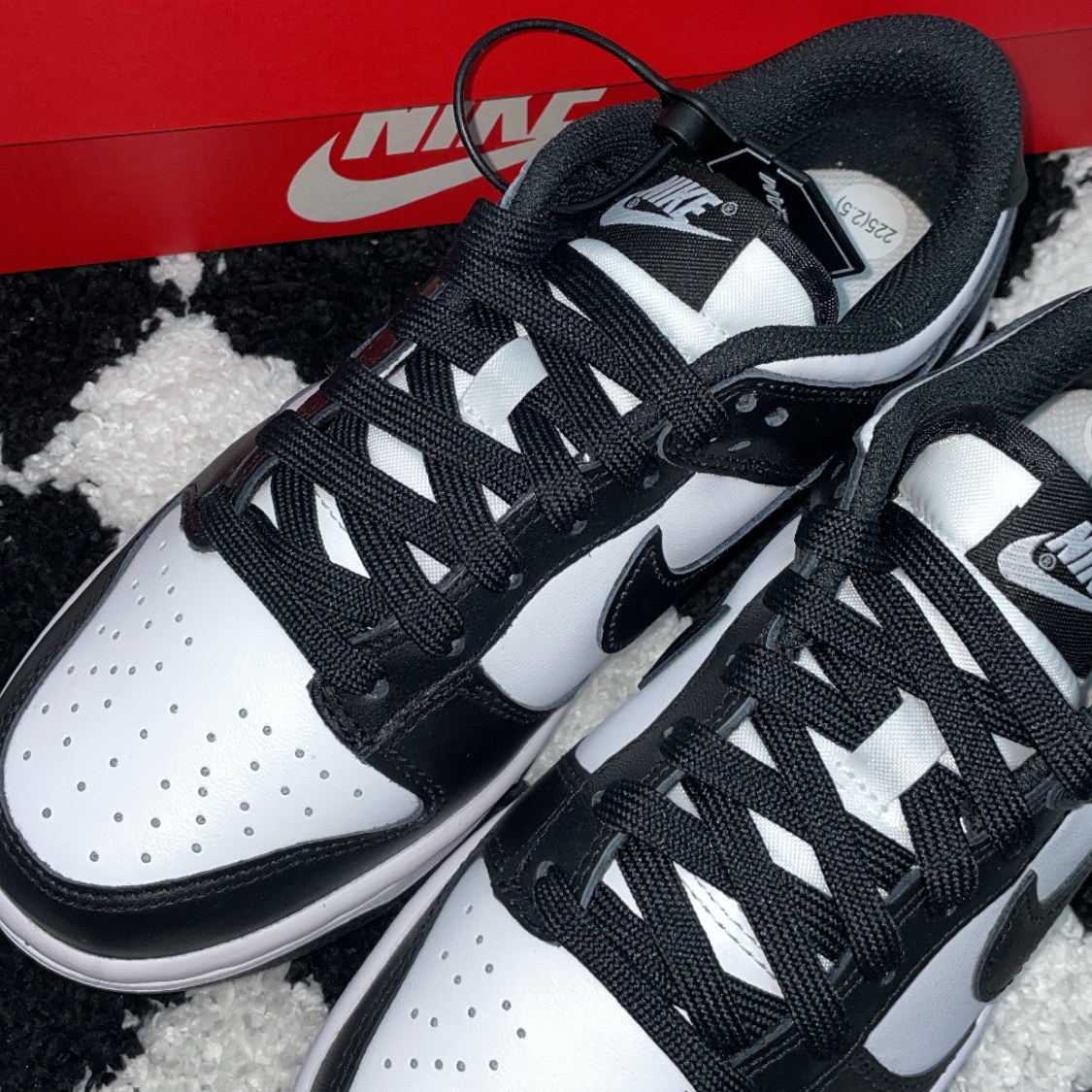 (W) Nike Dunk Low Black 착용 스타일 - 2