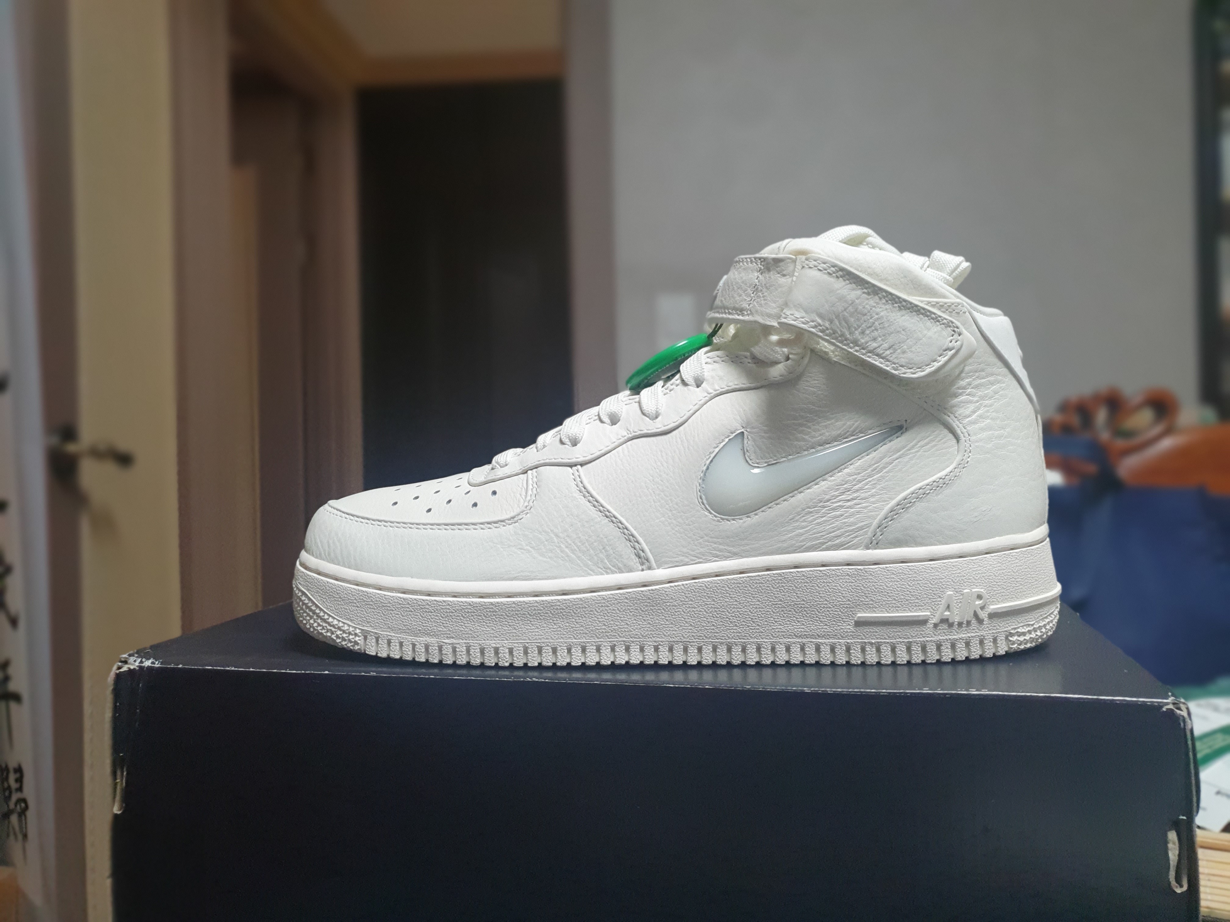 Nike Air Force 1 Retro Premium Jewel Sail 착용 스타일 - 2