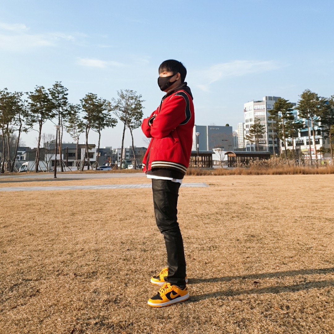 Nike Dunk Low Retro Championship Goldenrod 착용 스타일 - 3