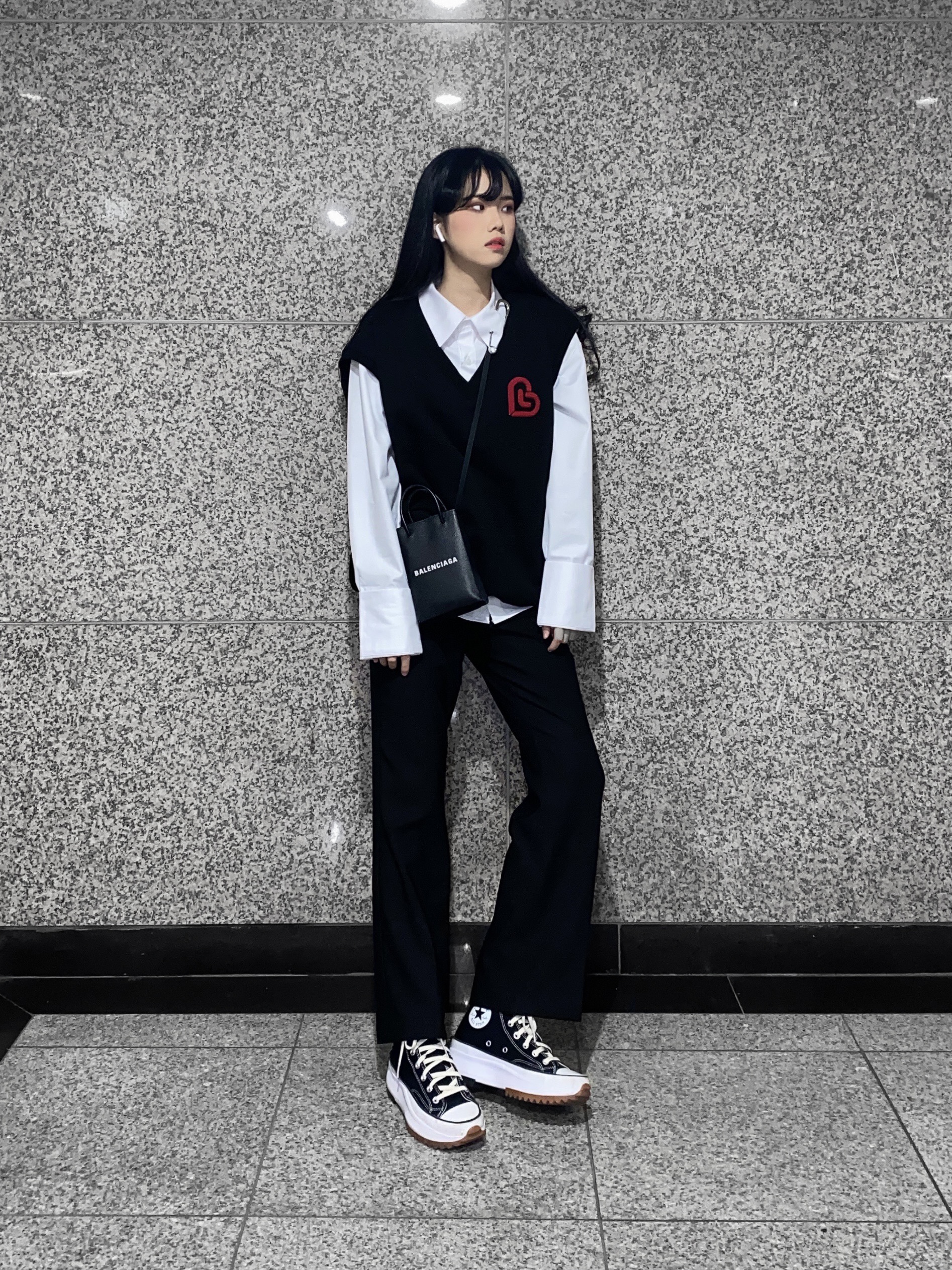 Converse Run Star Hike Hi Black White Gum 착용 스타일 - 1