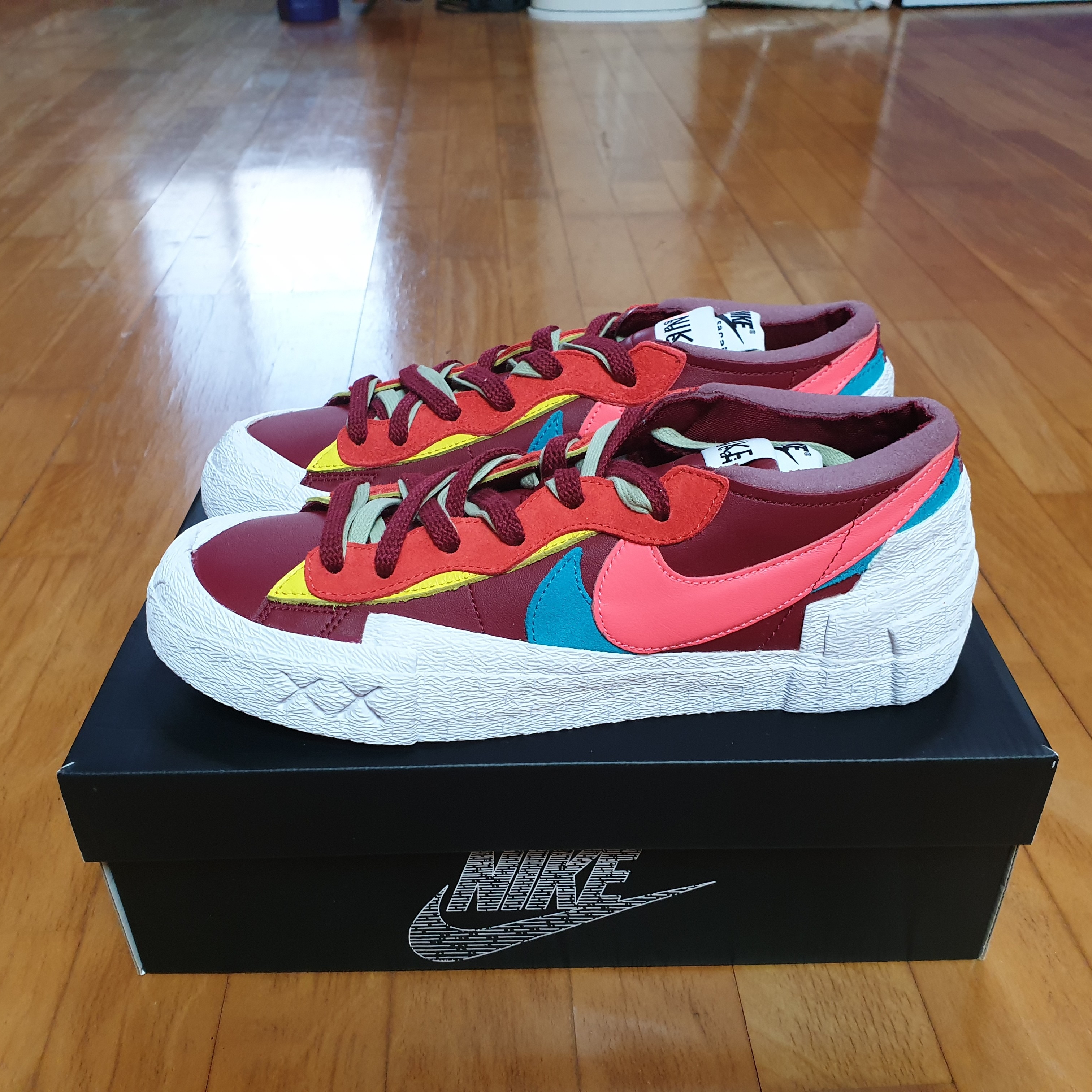 Nike x Sacai x Kaws Blazer Low Team Red 착용 스타일 - 3