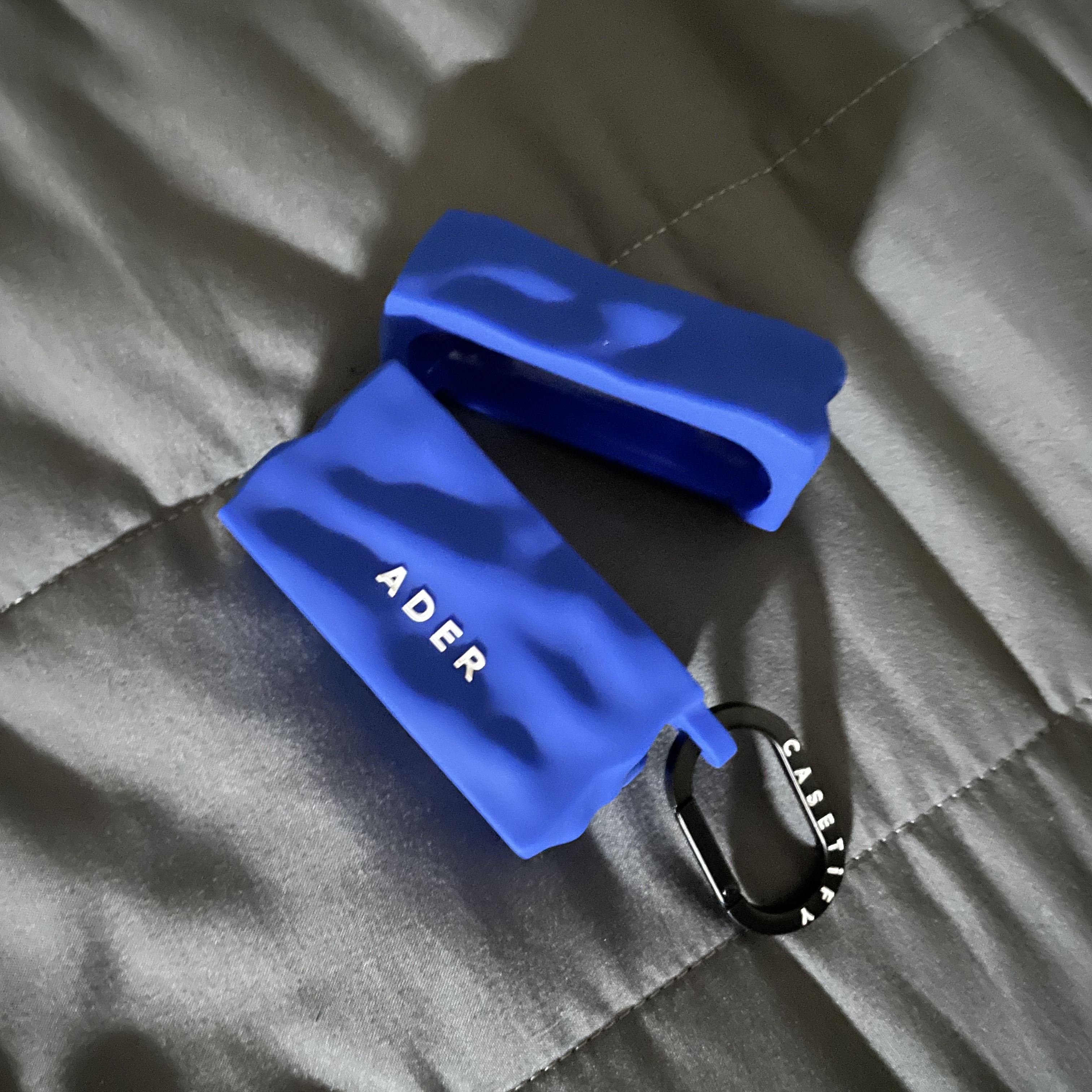 Casetify x Ader Error AirPods Pro Case 착용 스타일 - 2