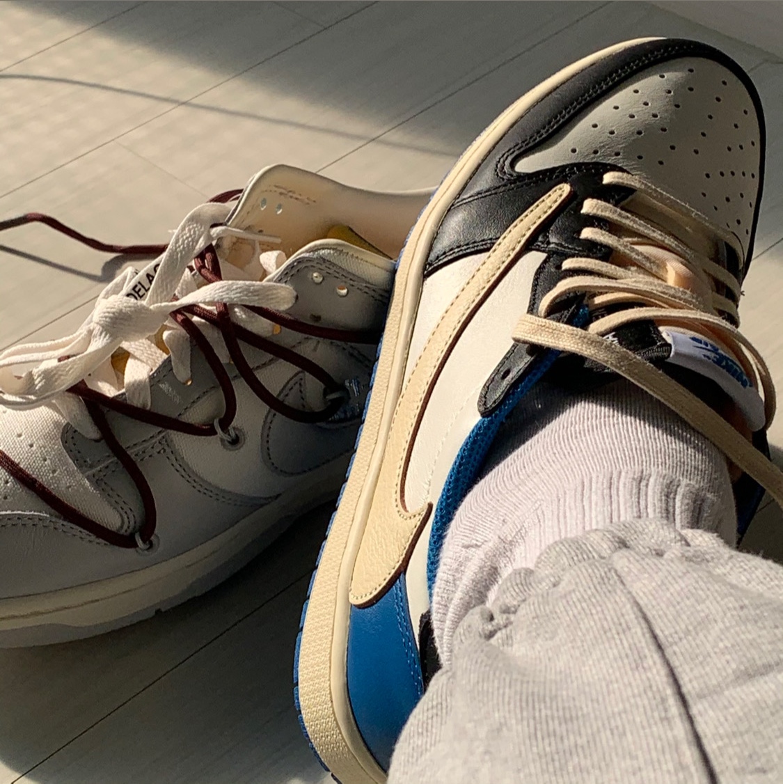 Nike x Off-White Dunk Low The 50 - Lot 46, Jordan 1 x Travis Scott x Fragment Retro Low OG SP Military Blue 착용 스타일 - 1