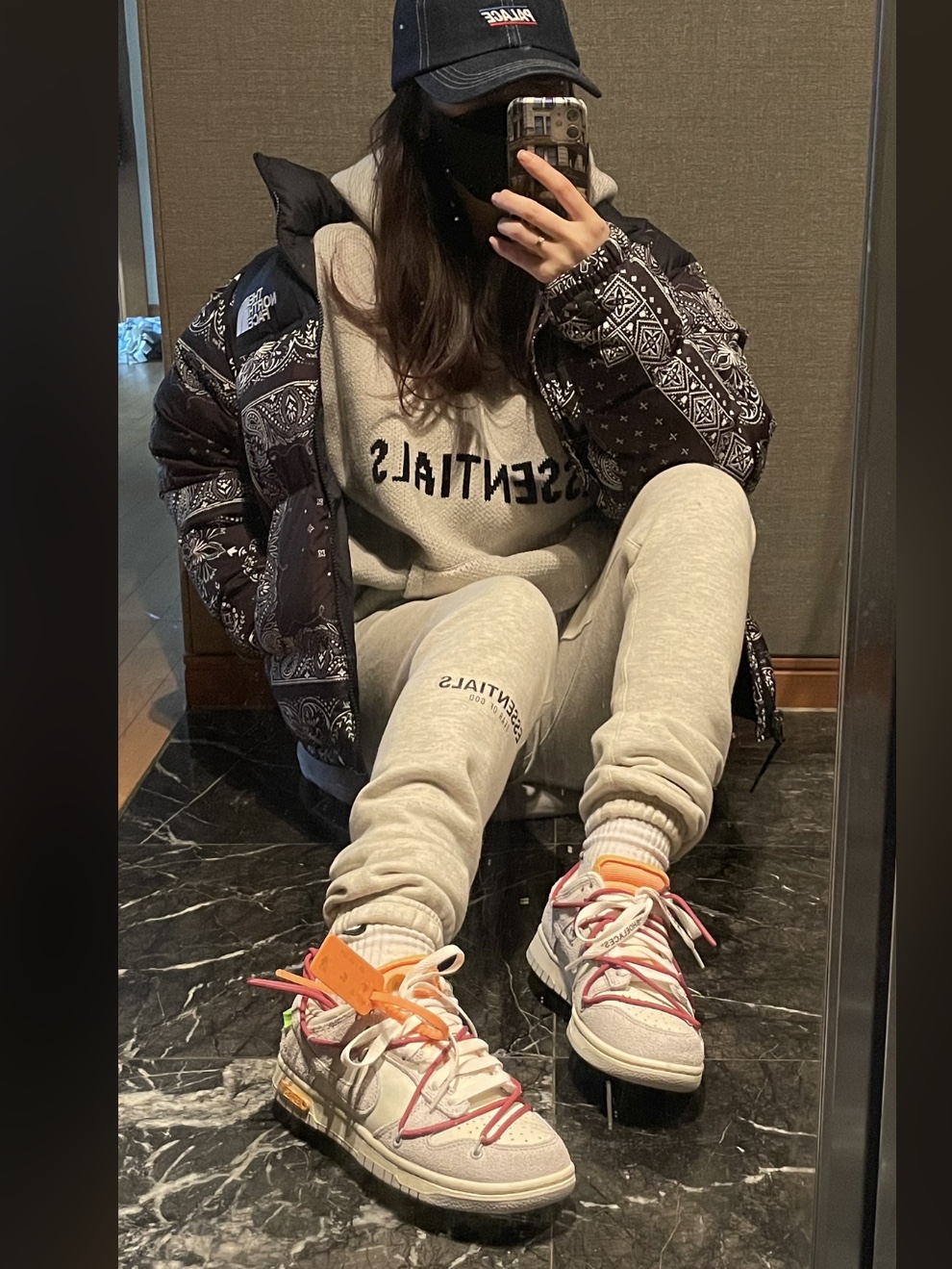 Palace Basically A Light Wax 6-Panel Navy - 21FW, Essentials Sweatpants Oatmeal/Oatmeal Heather/Light Heather Oatmeal 2020 착용 스타일 - 1