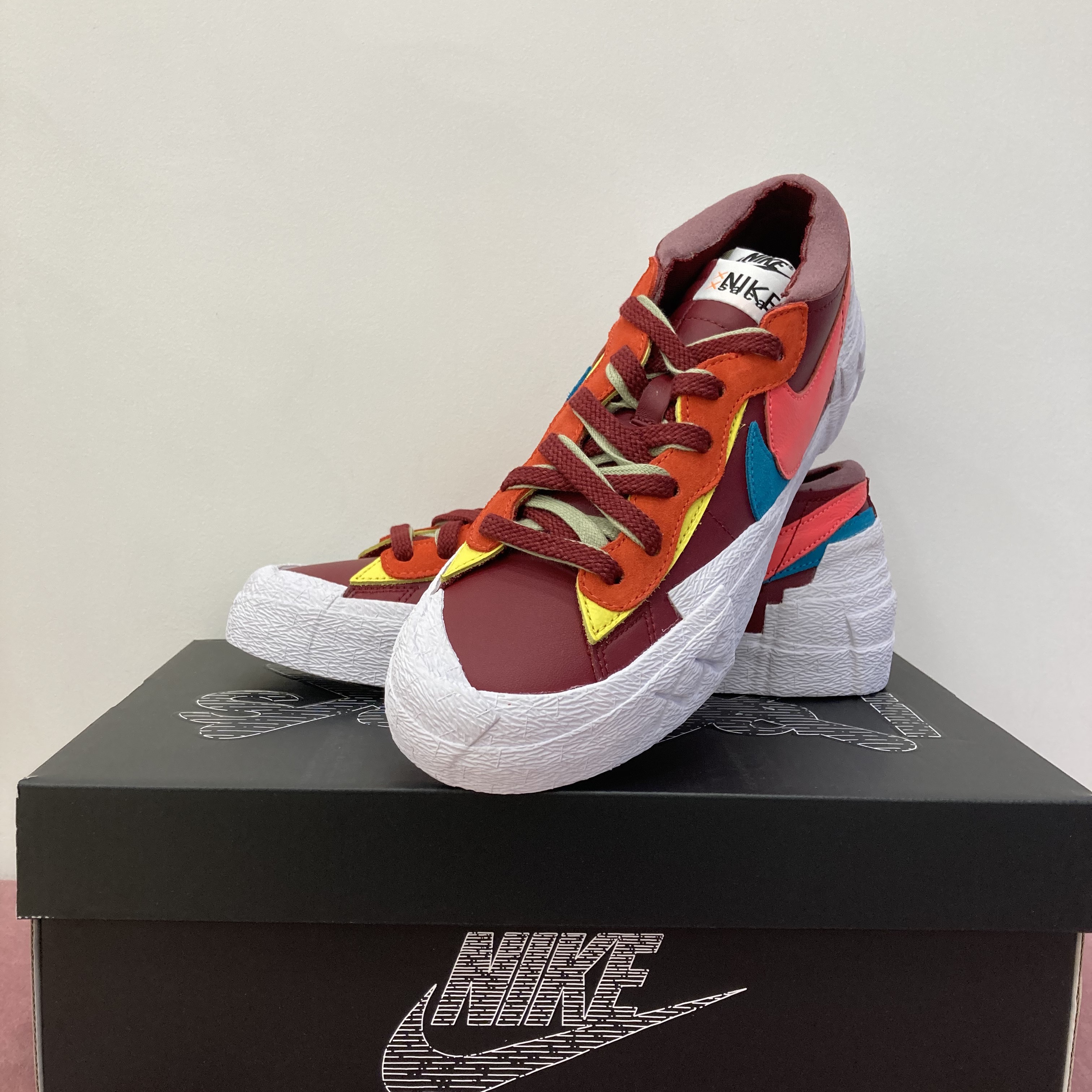 Nike x Sacai x Kaws Blazer Low Team Red 착용 스타일