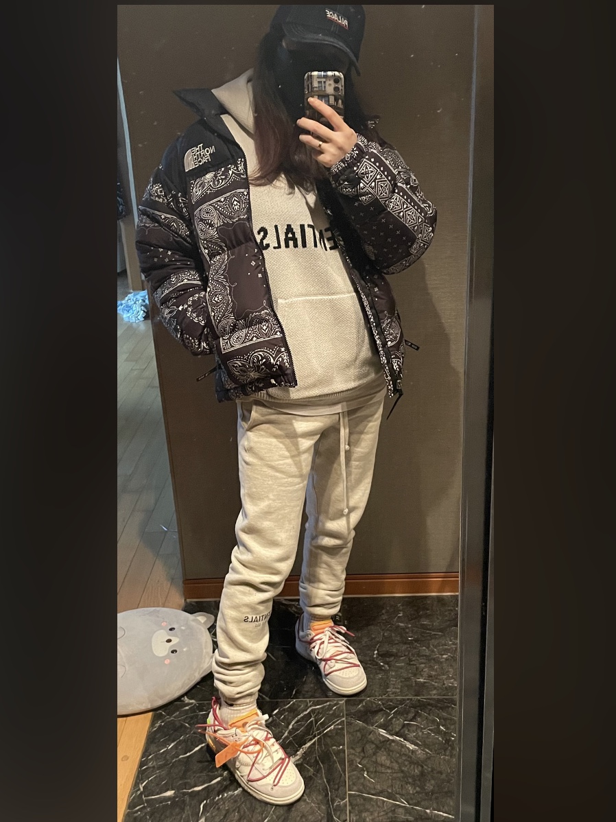 Palace Basically A Light Wax 6-Panel Navy - 21FW, Essentials Sweatpants Oatmeal/Oatmeal Heather/Light Heather Oatmeal 2020 착용 스타일 - 3