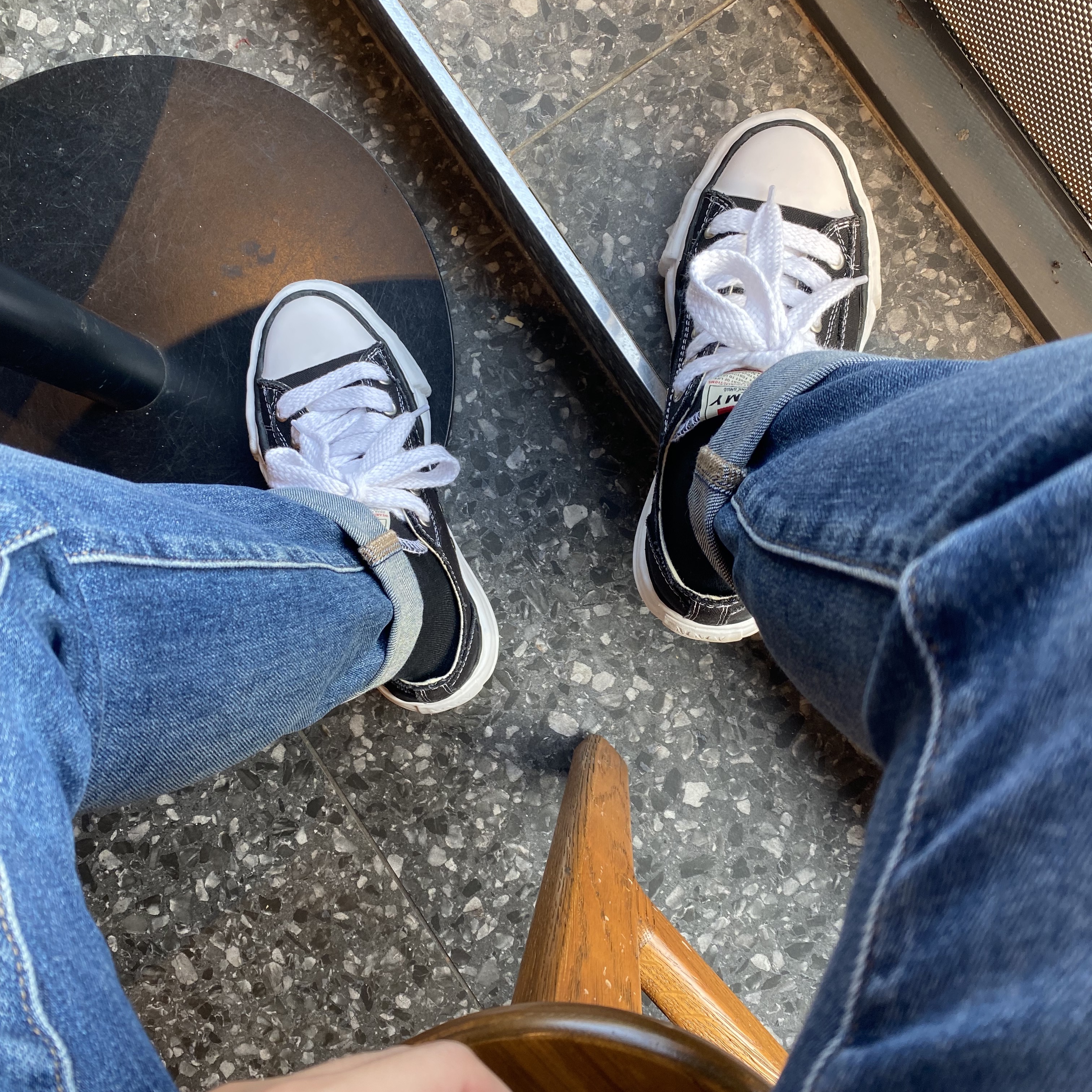 Maison Mihara Yasuhiro Peterson OG Sole Canvas Low Sneakers Black 착용 스타일