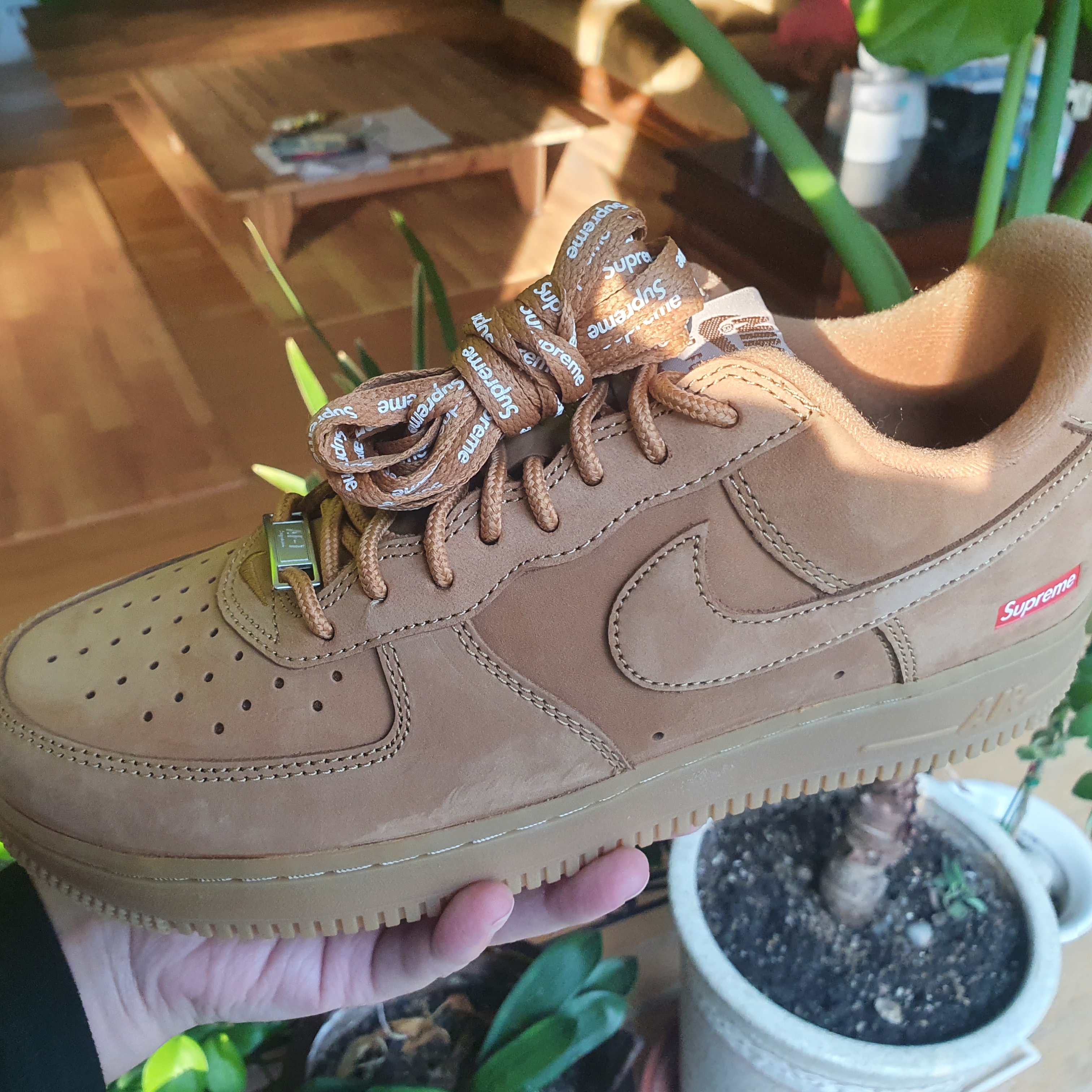 Nike x Supreme Air Force 1 Low Flax 착용 스타일