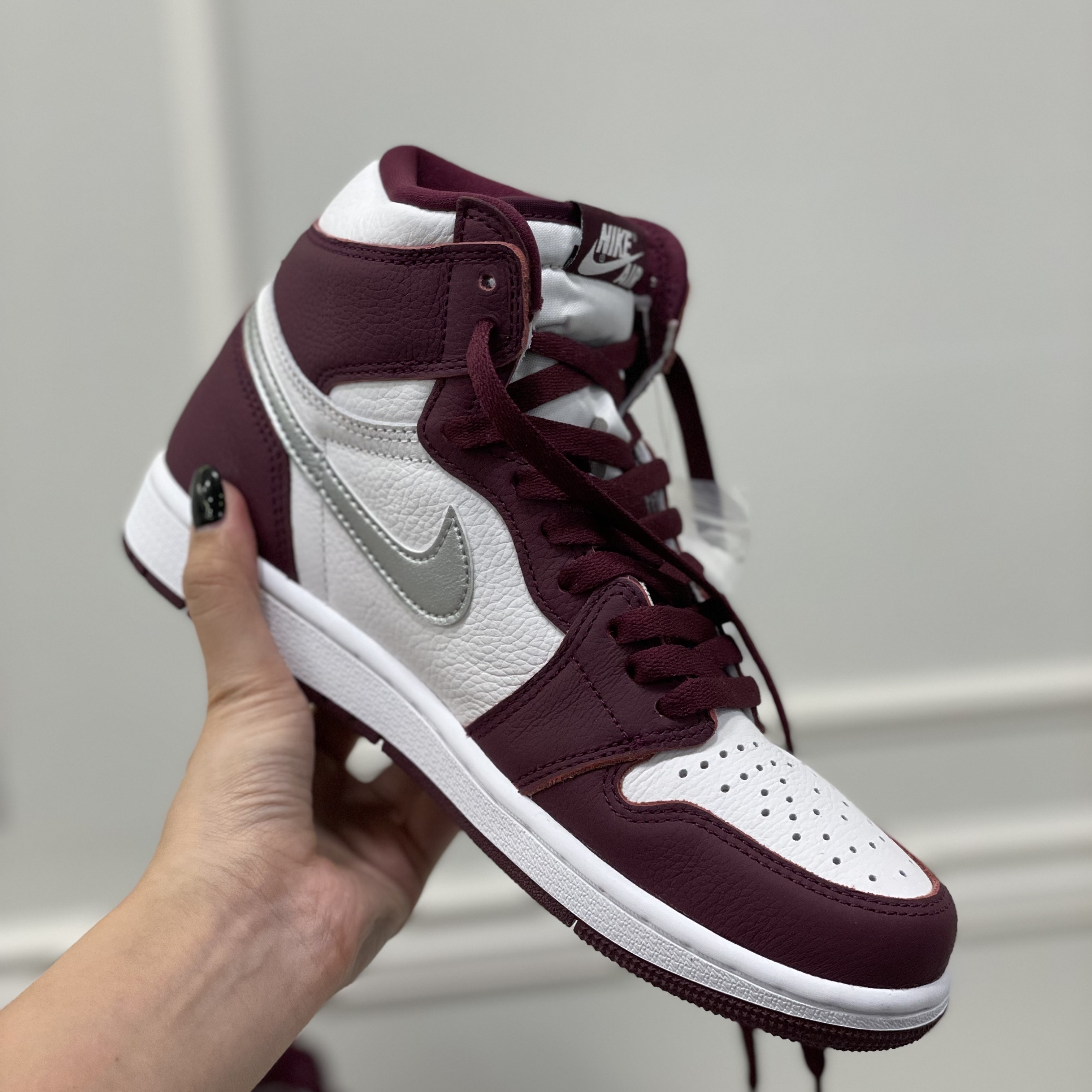 (GS) Jordan 1 Retro High OG Bordeaux 착용 스타일 - 4