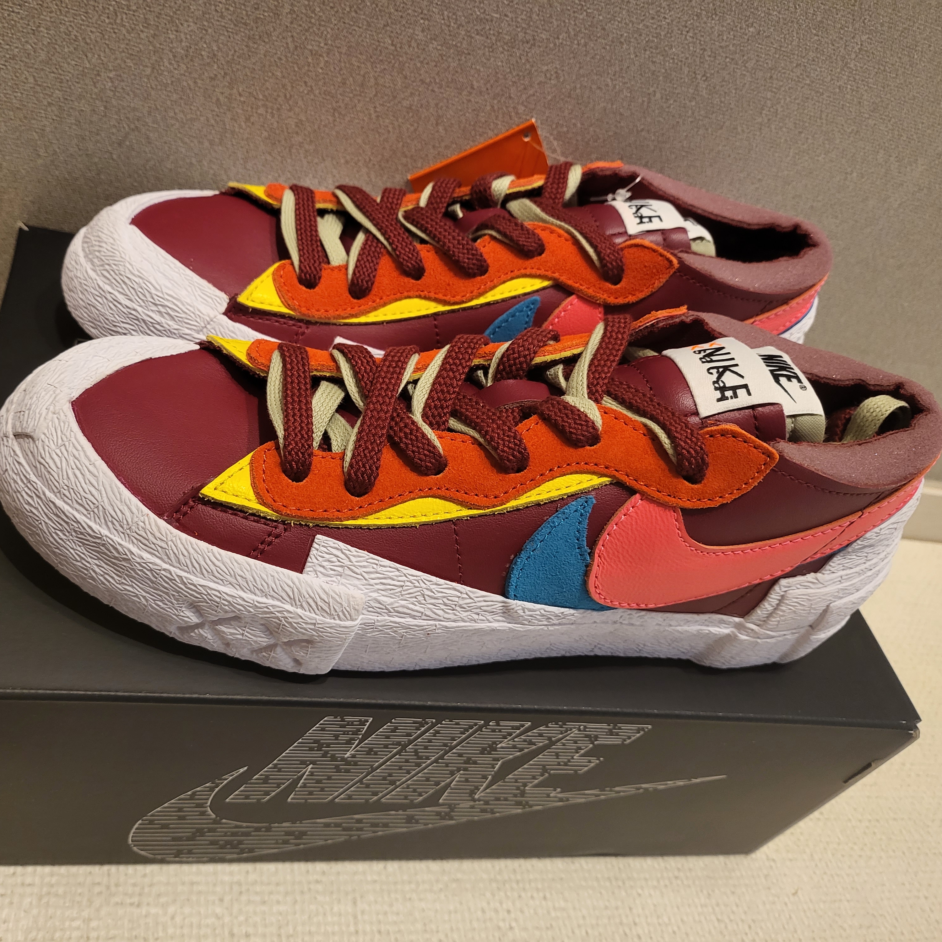 Nike x Sacai x Kaws Blazer Low Team Red 착용 스타일 - 2