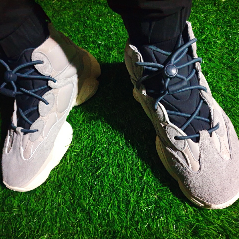 Adidas Yeezy 500 High Mist Stone 착용 스타일 - 4