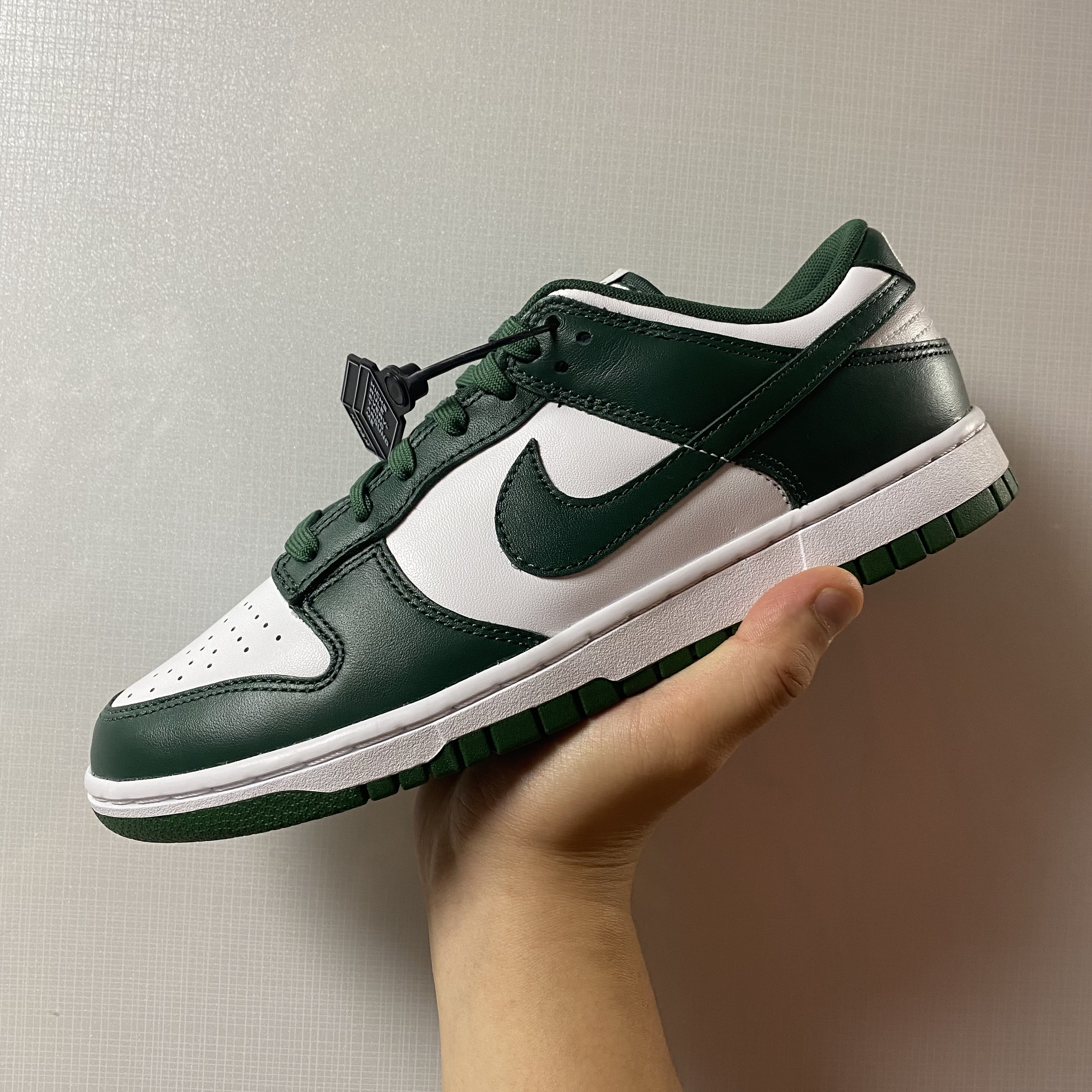 Nike Dunk Low Retro Varsity Green 착용 스타일