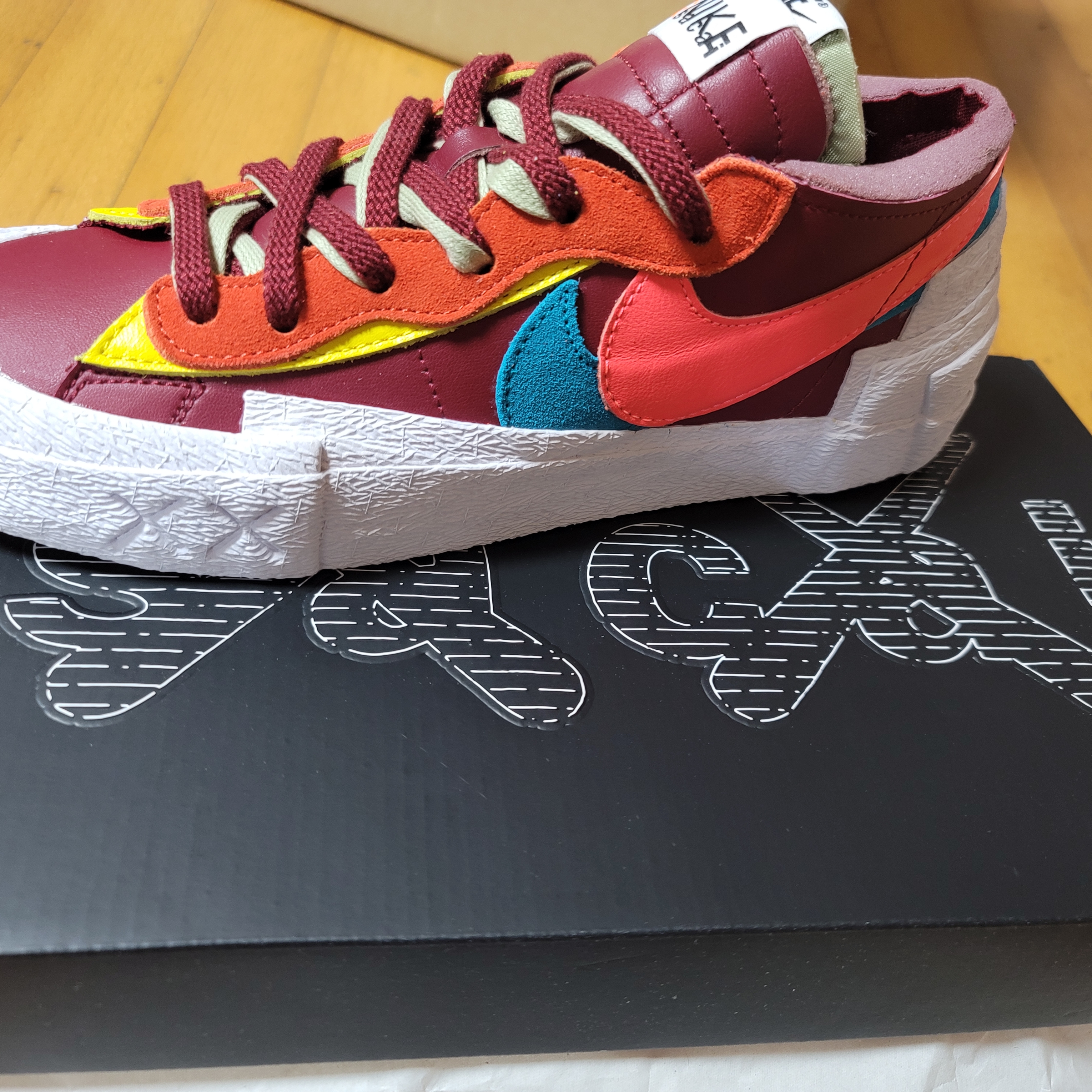 Nike x Sacai x Kaws Blazer Low Team Red 착용 스타일