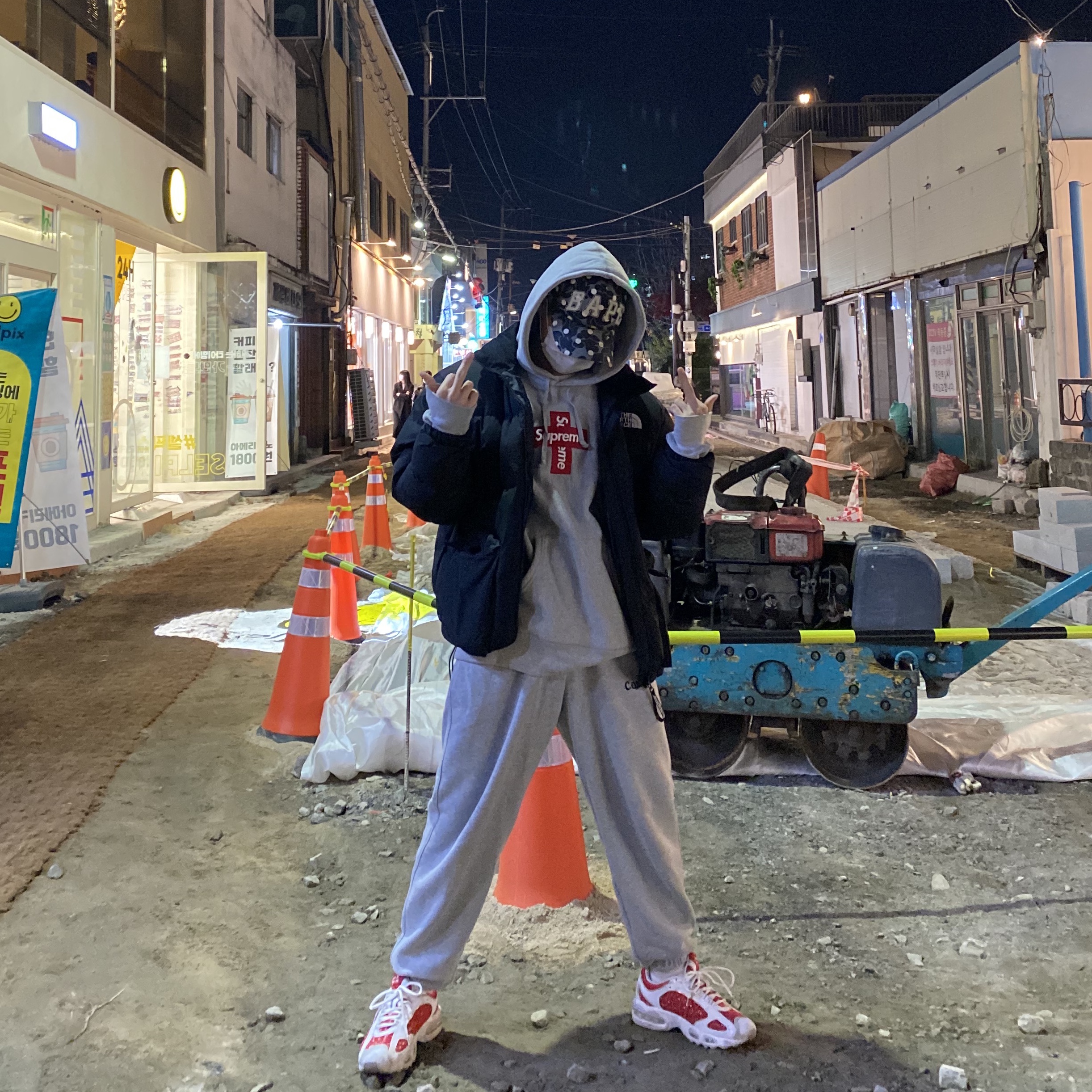 Supreme Cross Box Logo Hooded Sweatshirt Heather Grey - 20FW, Nike x Supreme Air Max Tailwind 4 White 착용 스타일