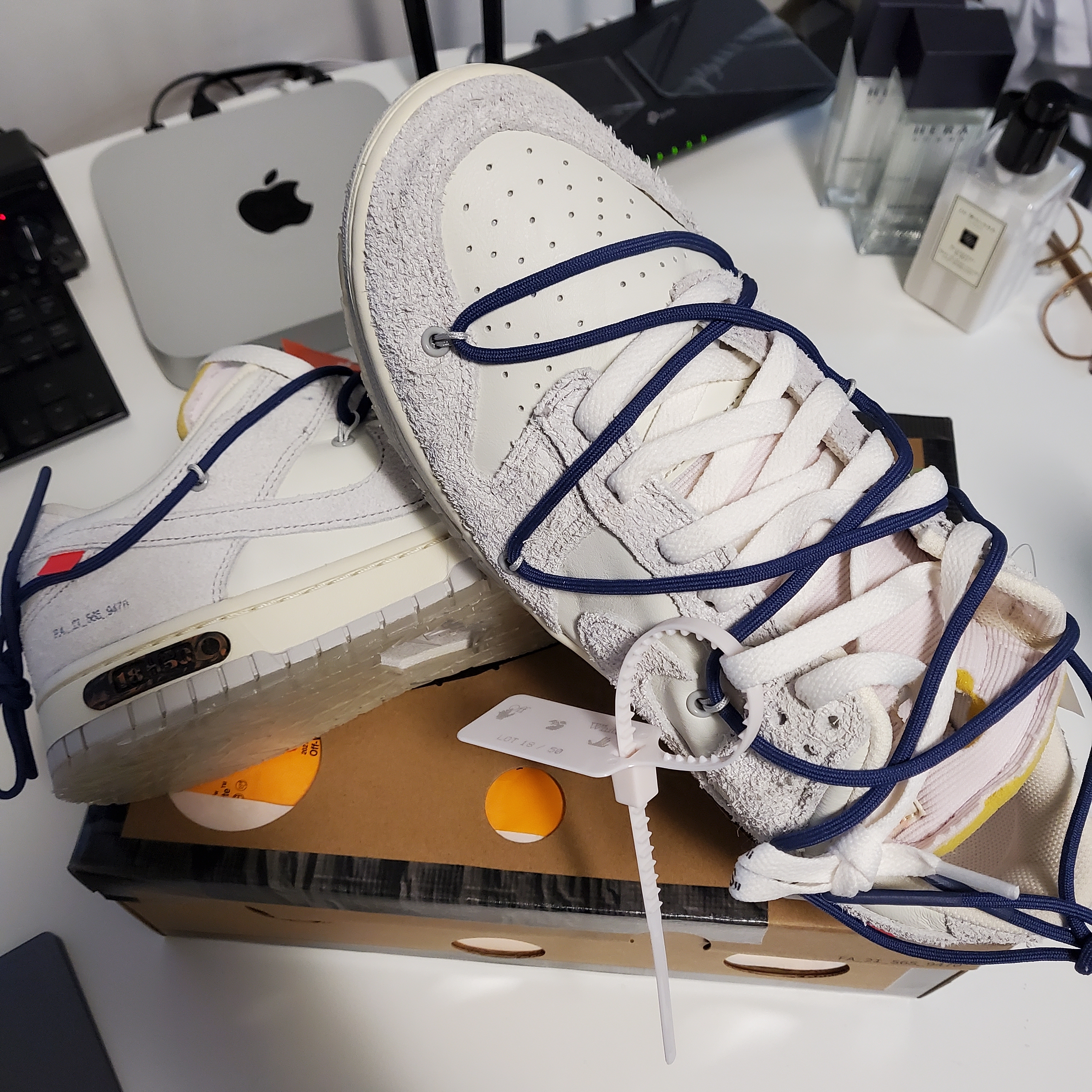 Nike x Off-White Dunk Low The 50 - Lot 18 착용 스타일