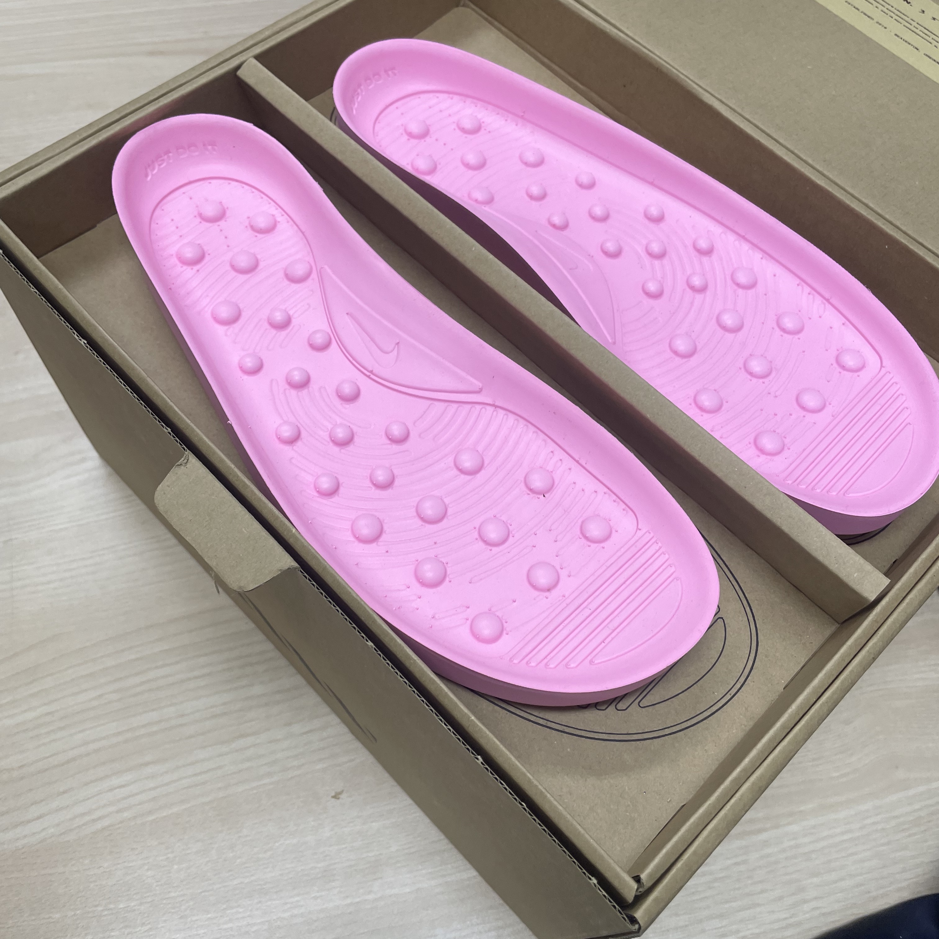 Nike Offline Pack Enamel Green 착용 스타일 - 2