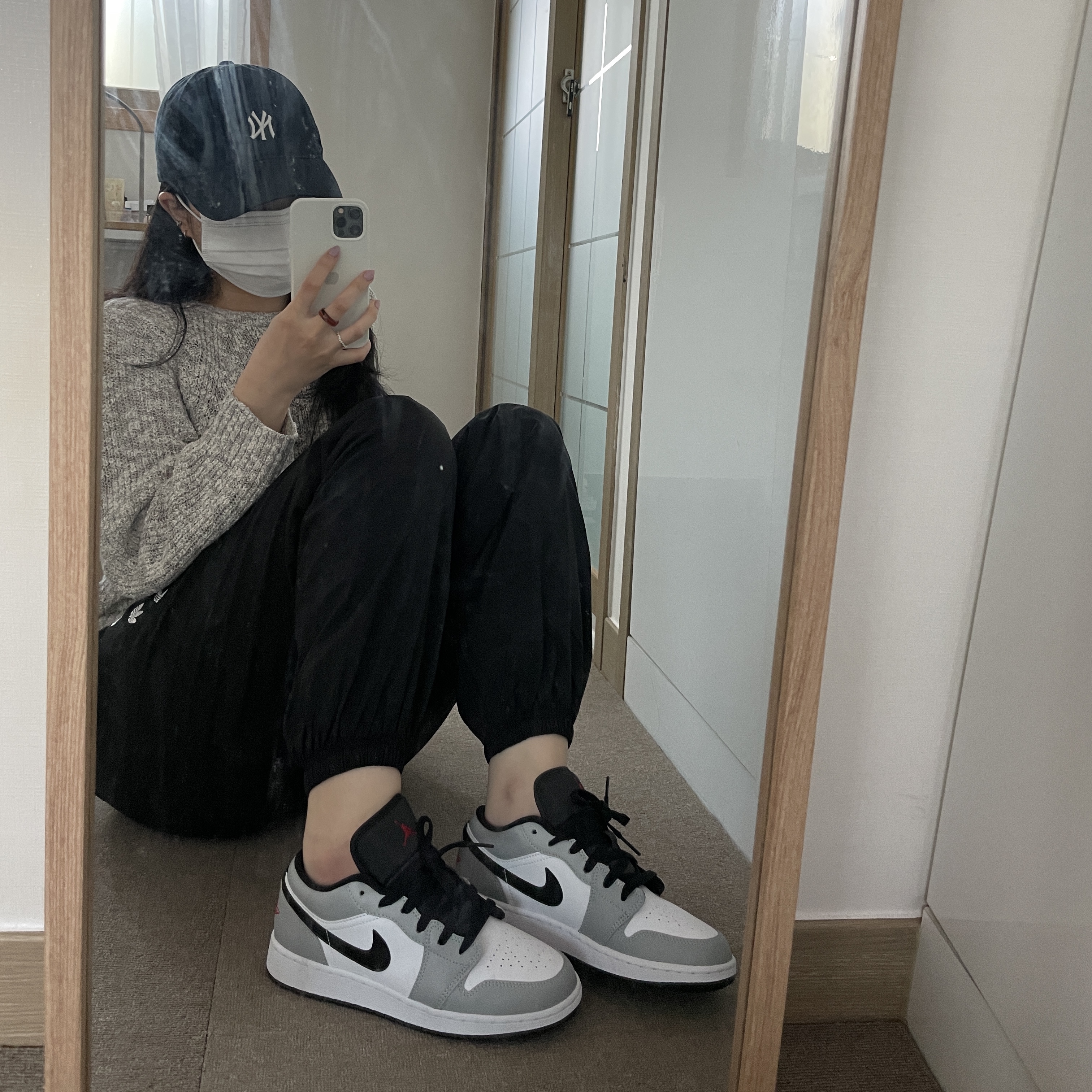 (GS) Jordan 1 Low Light Smoke Grey 착용 스타일 - 1
