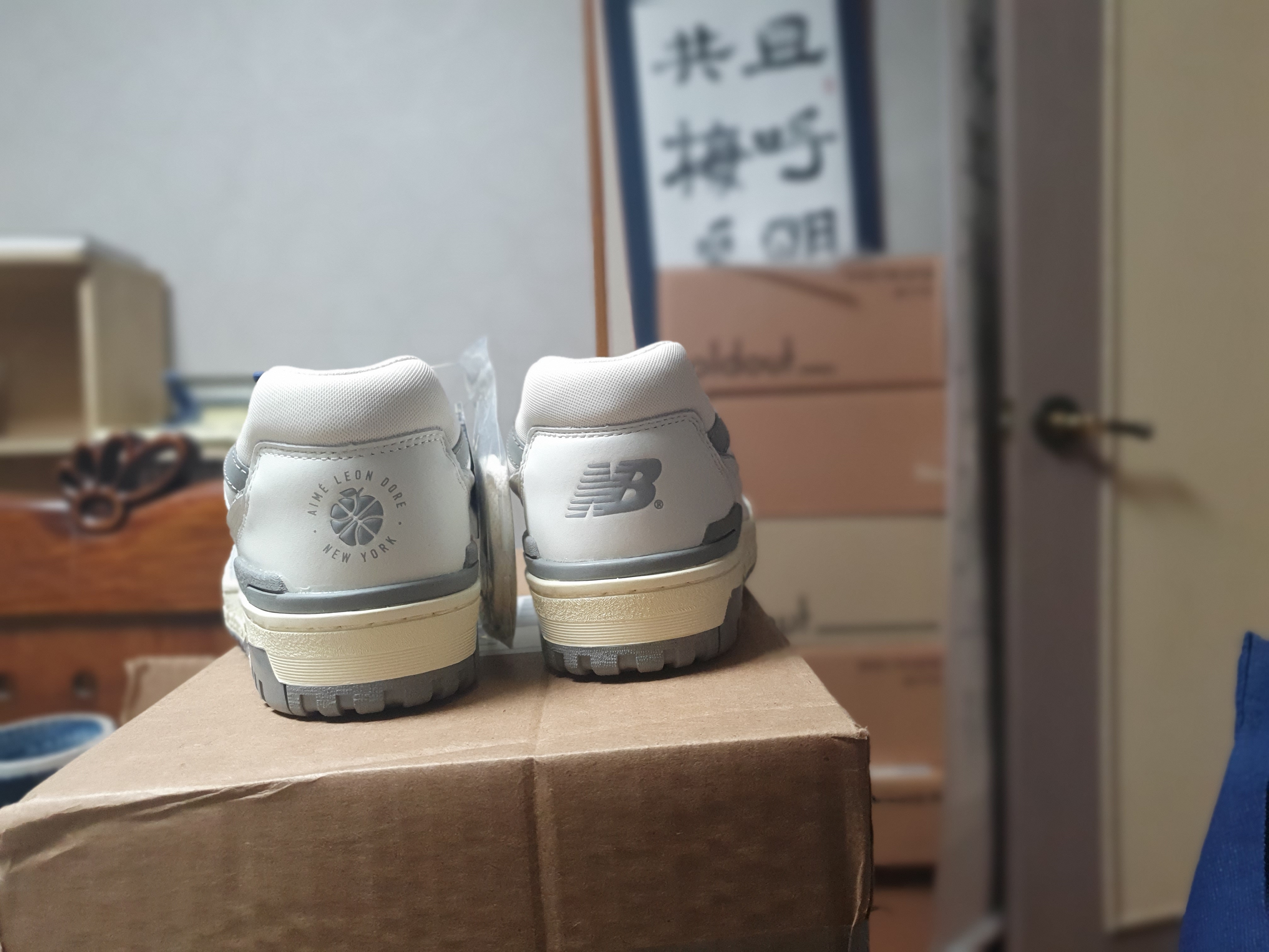 New Balance x Aime Leon Dore 550 Silver Mix 착용 스타일 - 2