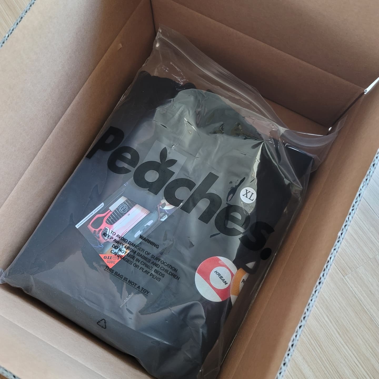 [KREAM Exclusive] Peaches. & KREAM Lotto Hoodie Black (XL) 착용 스타일 - 1