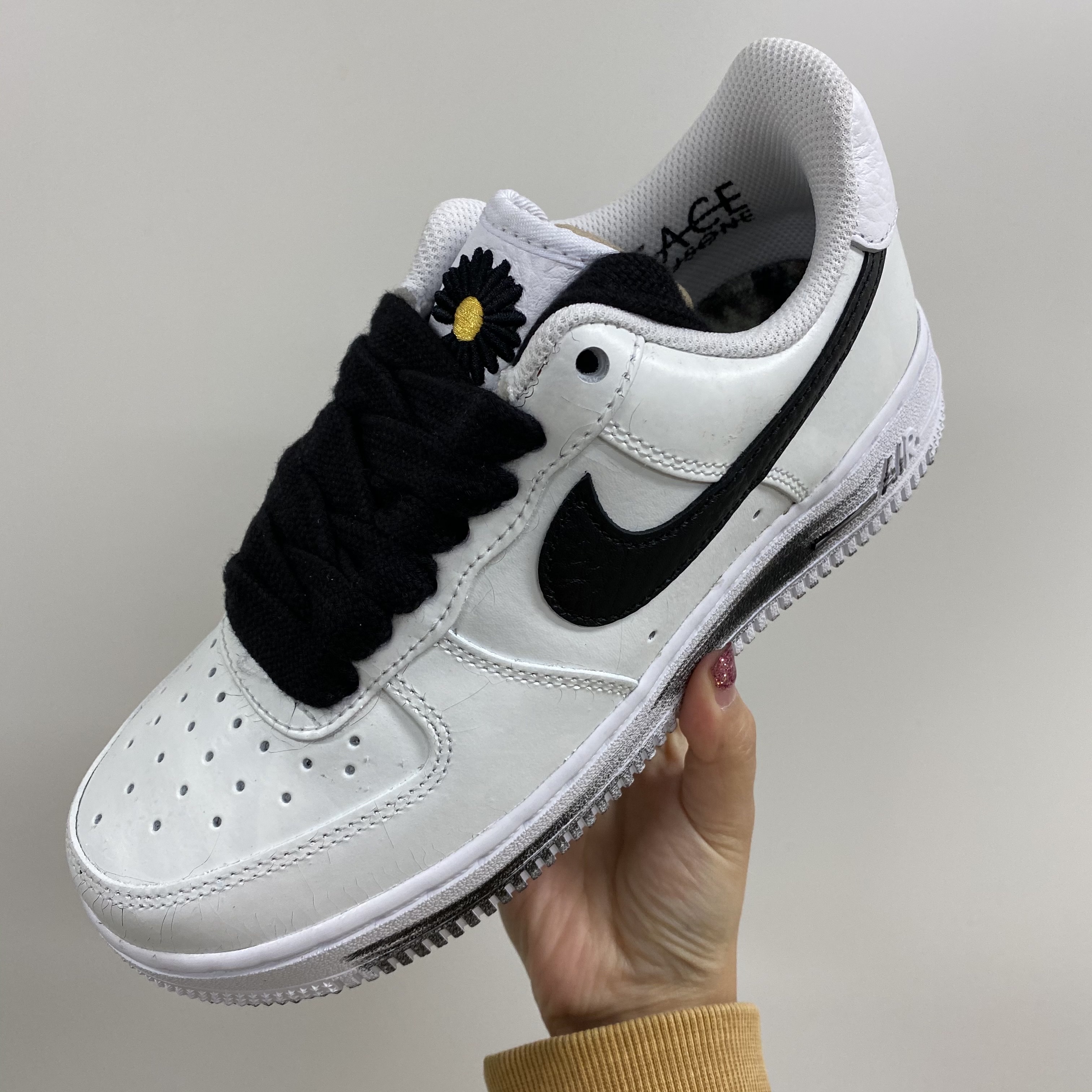 Nike x Peaceminusone Air Force 1 Low Para-Noise 2.0 착용 스타일