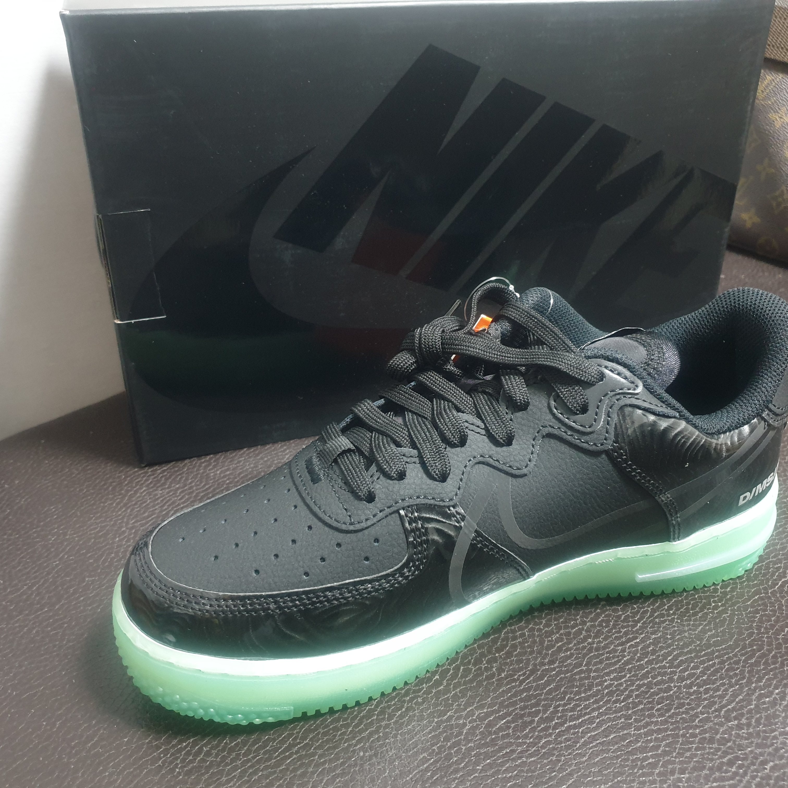 Nike Air Force 1 React LV8 Barely Green 착용 스타일 - 3