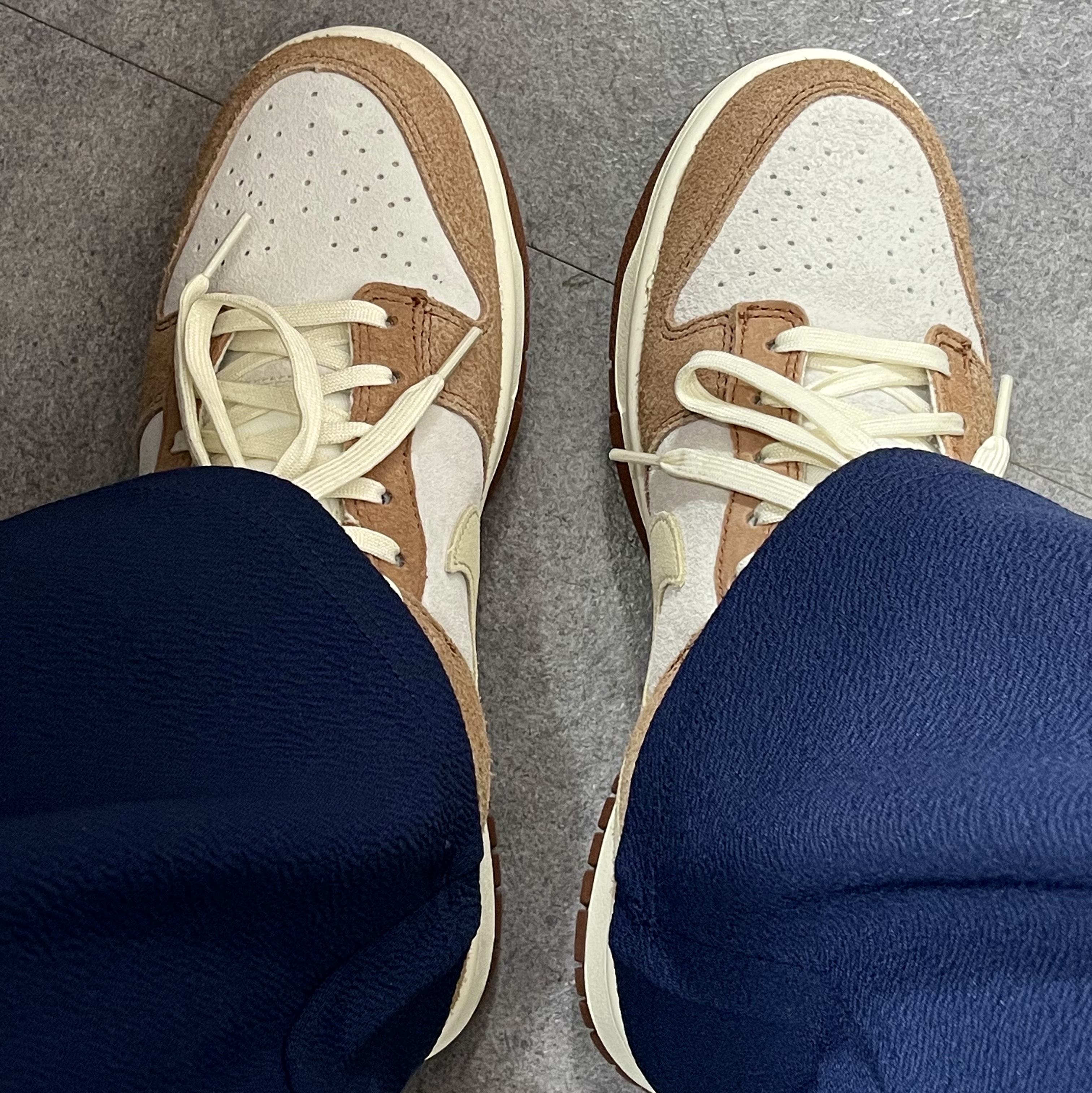 Nike Dunk Low Pro Premium Medium Curry 착용 스타일 - 2