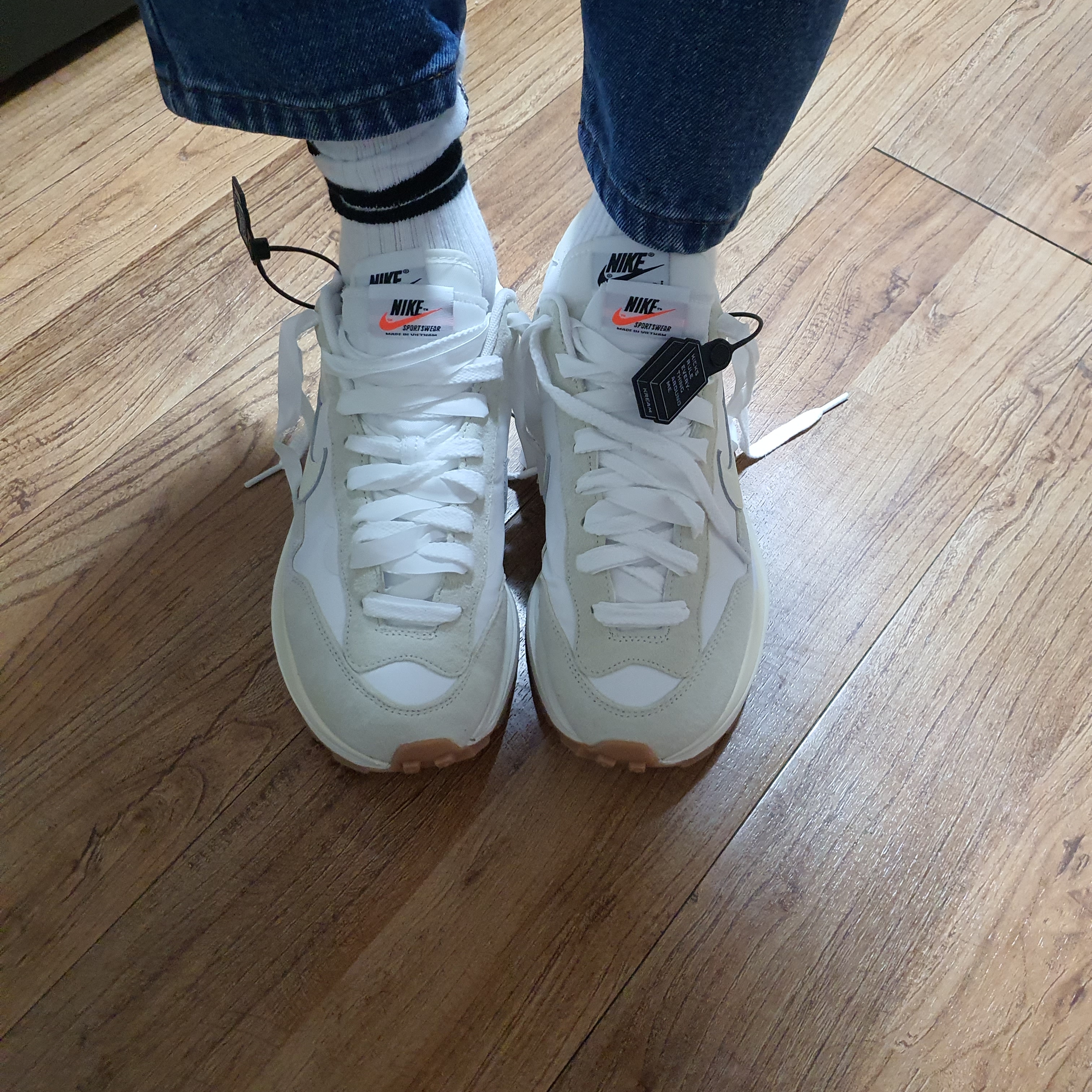 Nike x Sacai VaporWaffle White and Gum 착용 스타일 - 1
