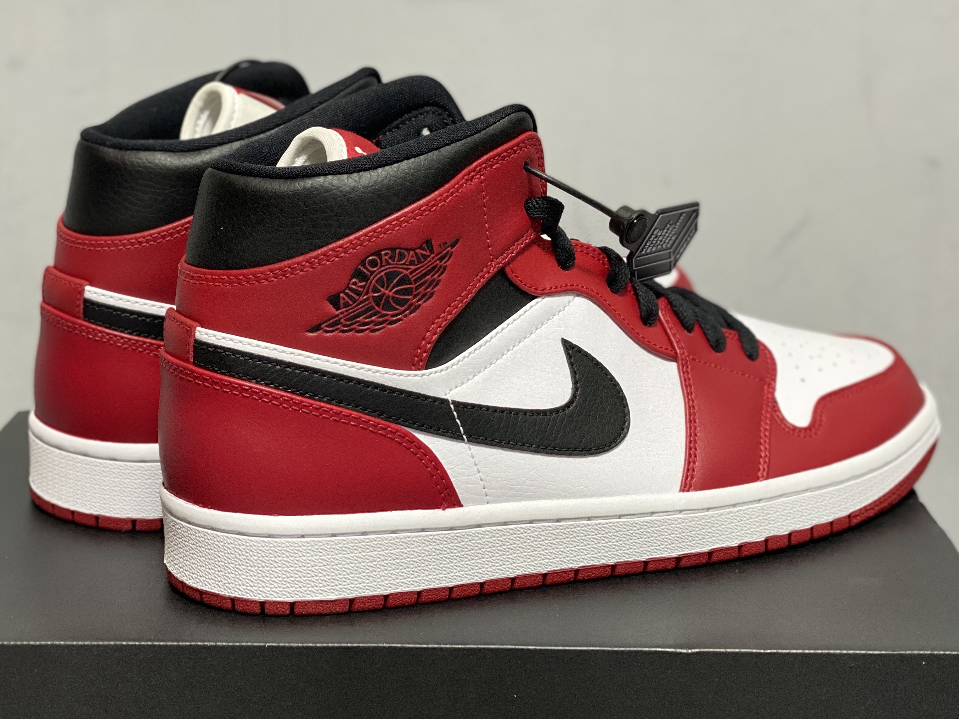 Jordan 1 Mid Chicago 2020 착용 스타일 - 2