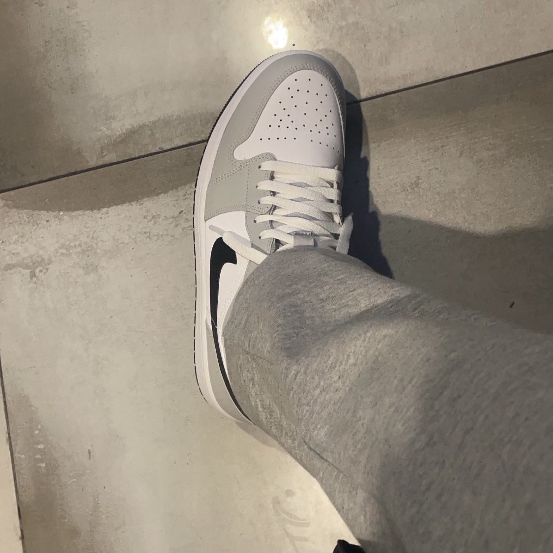 (W) Jordan 1 Mid Grey Fog 착용 스타일