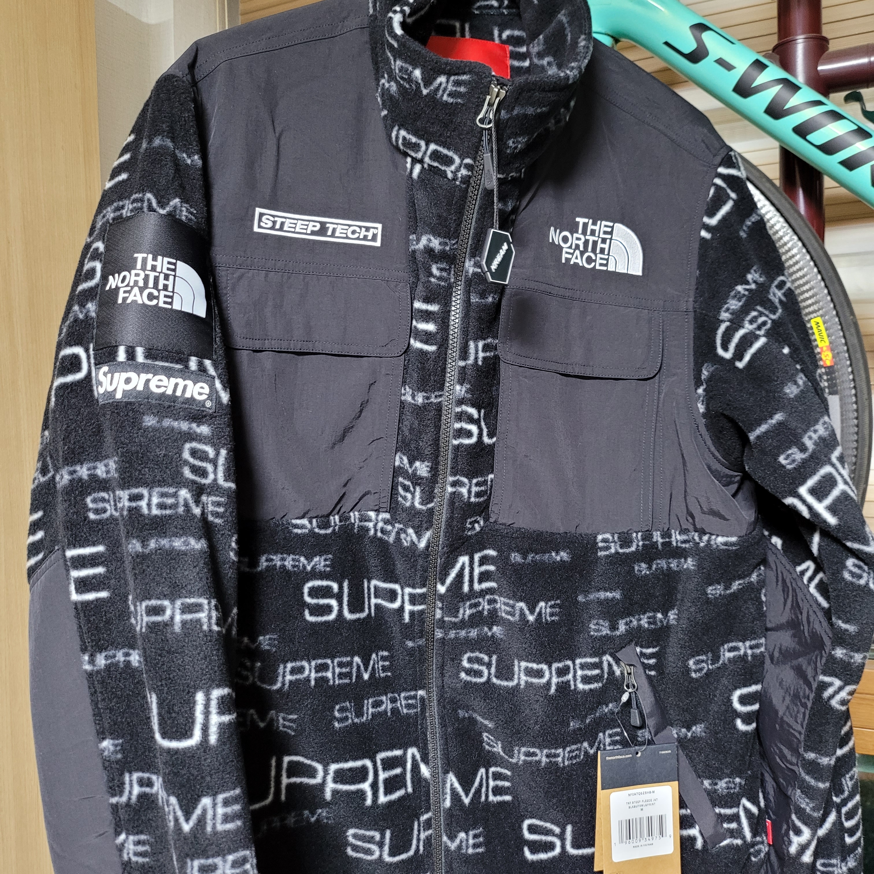 Supreme x The North Face Steep Tech Fleece Jacket Black - 21FW 착용 스타일 - 1