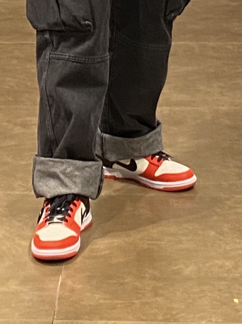 (GS) Nike x NBA Dunk Low Black and Chile Red 착용 스타일