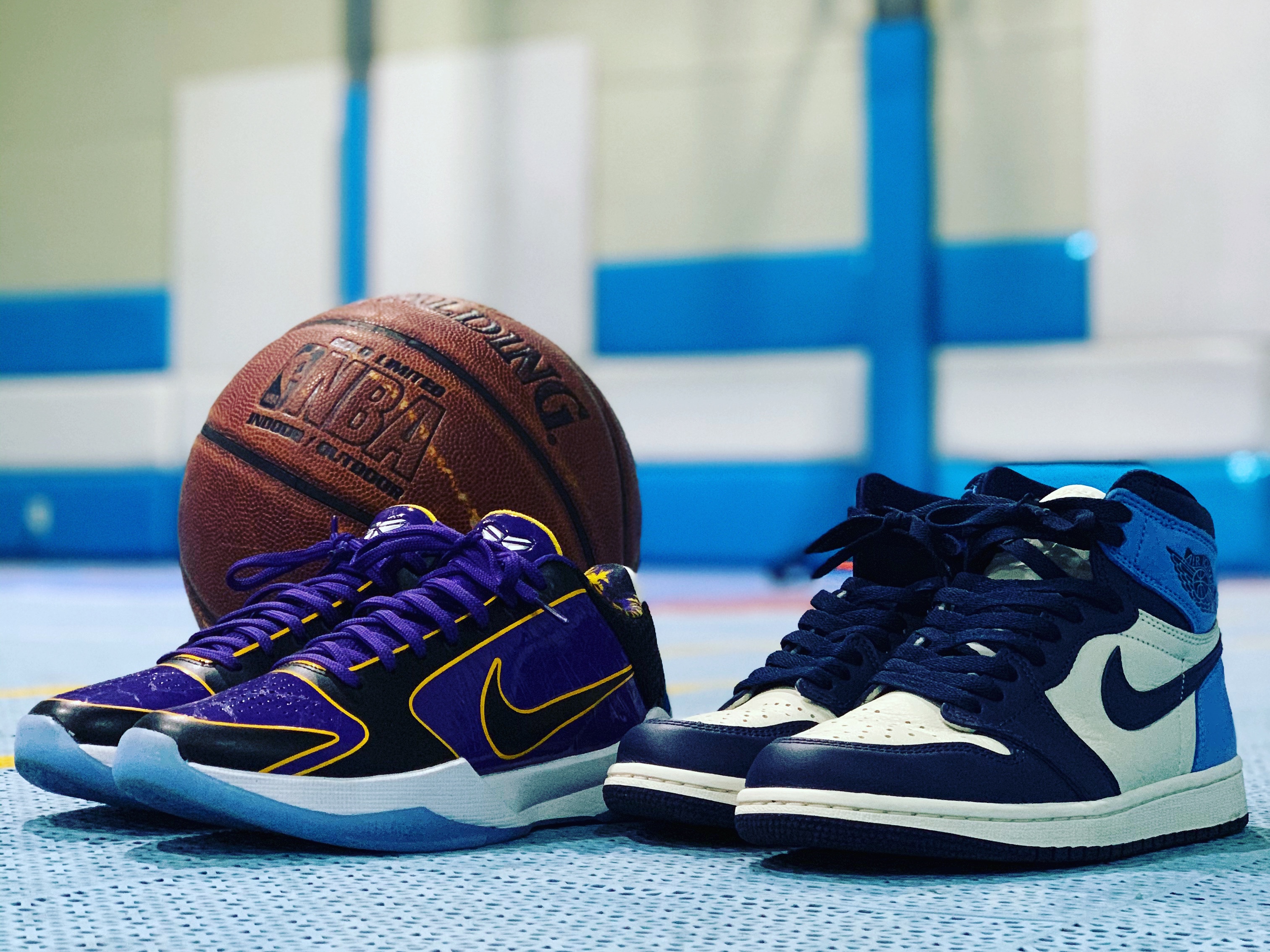 Nike Kobe 5 Protro 5X Champ, Jordan 1 Retro High Obsidian UNC 착용 스타일 - 1
