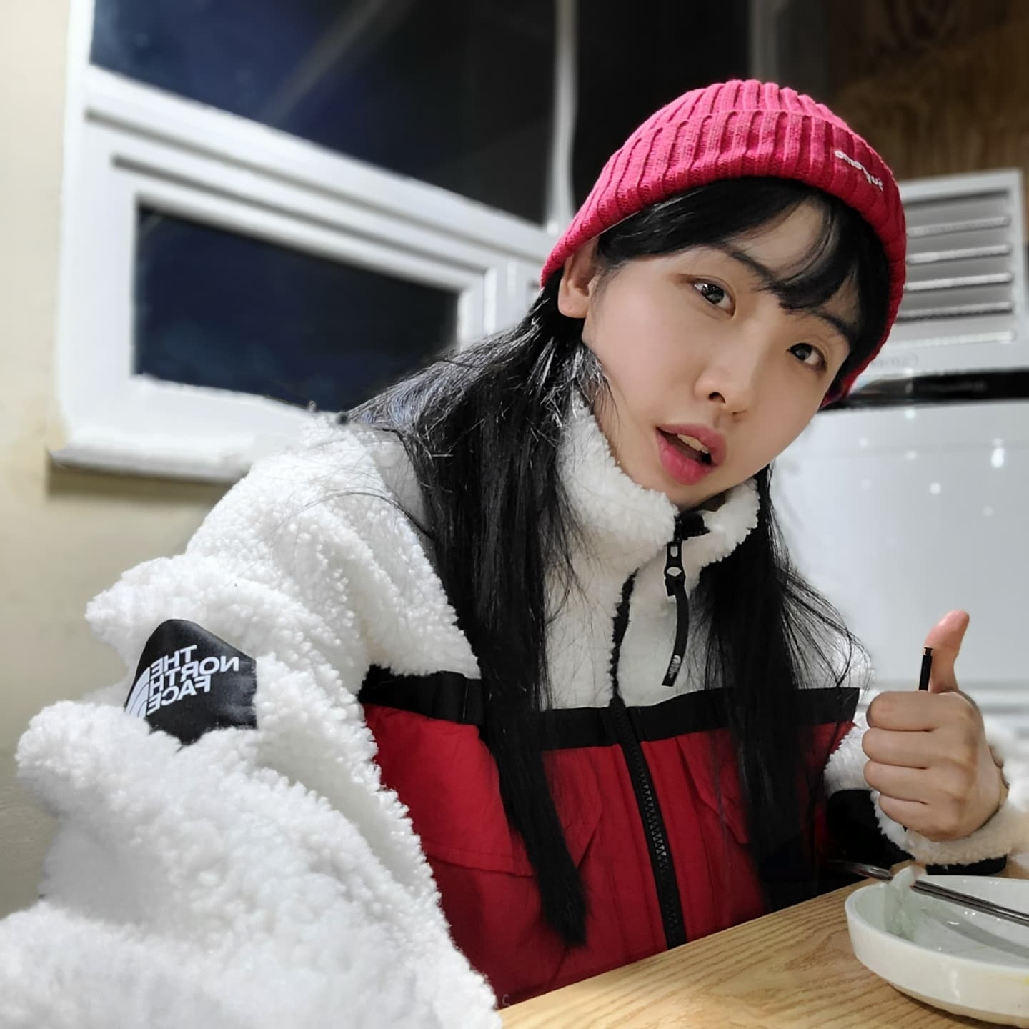 Supreme Overdyed Beanie Black 착용 스타일 - 1