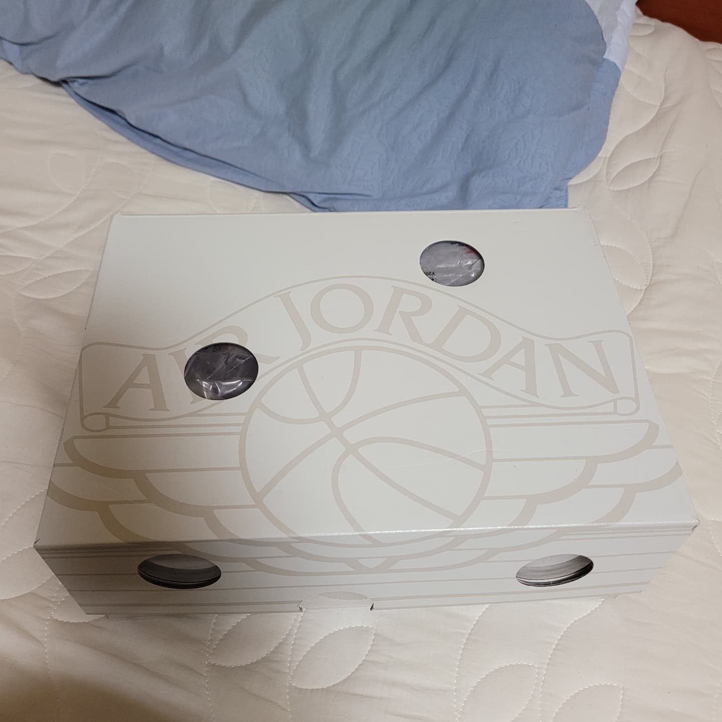 Jordan 2 x Off-White Retro Low SP Black and Varsity Royal 착용 스타일 - 4