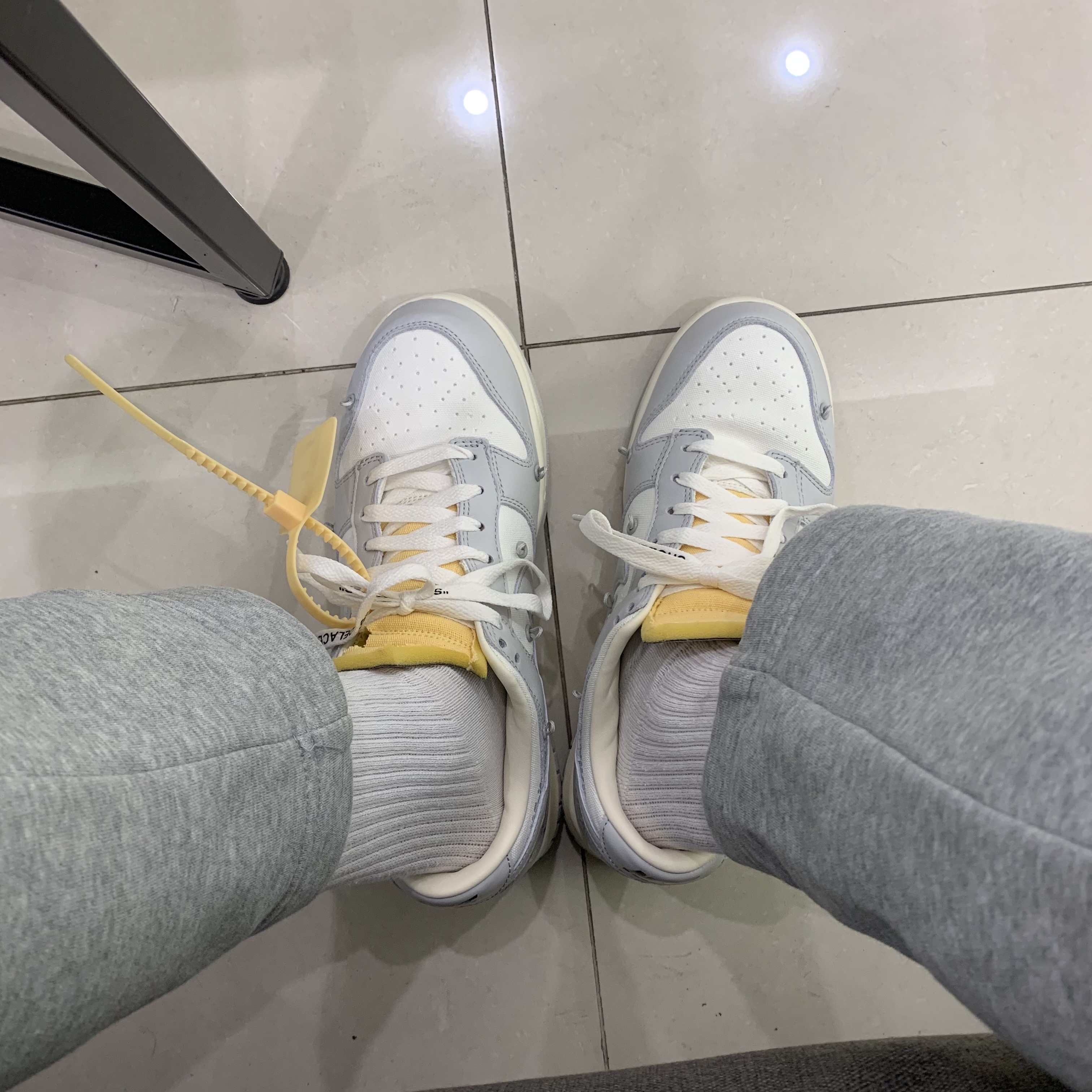 Nike x Off-White Dunk Low The 50 - Lot 46, Jordan 1 x Travis Scott x Fragment Retro Low OG SP Military Blue 착용 스타일 - 3