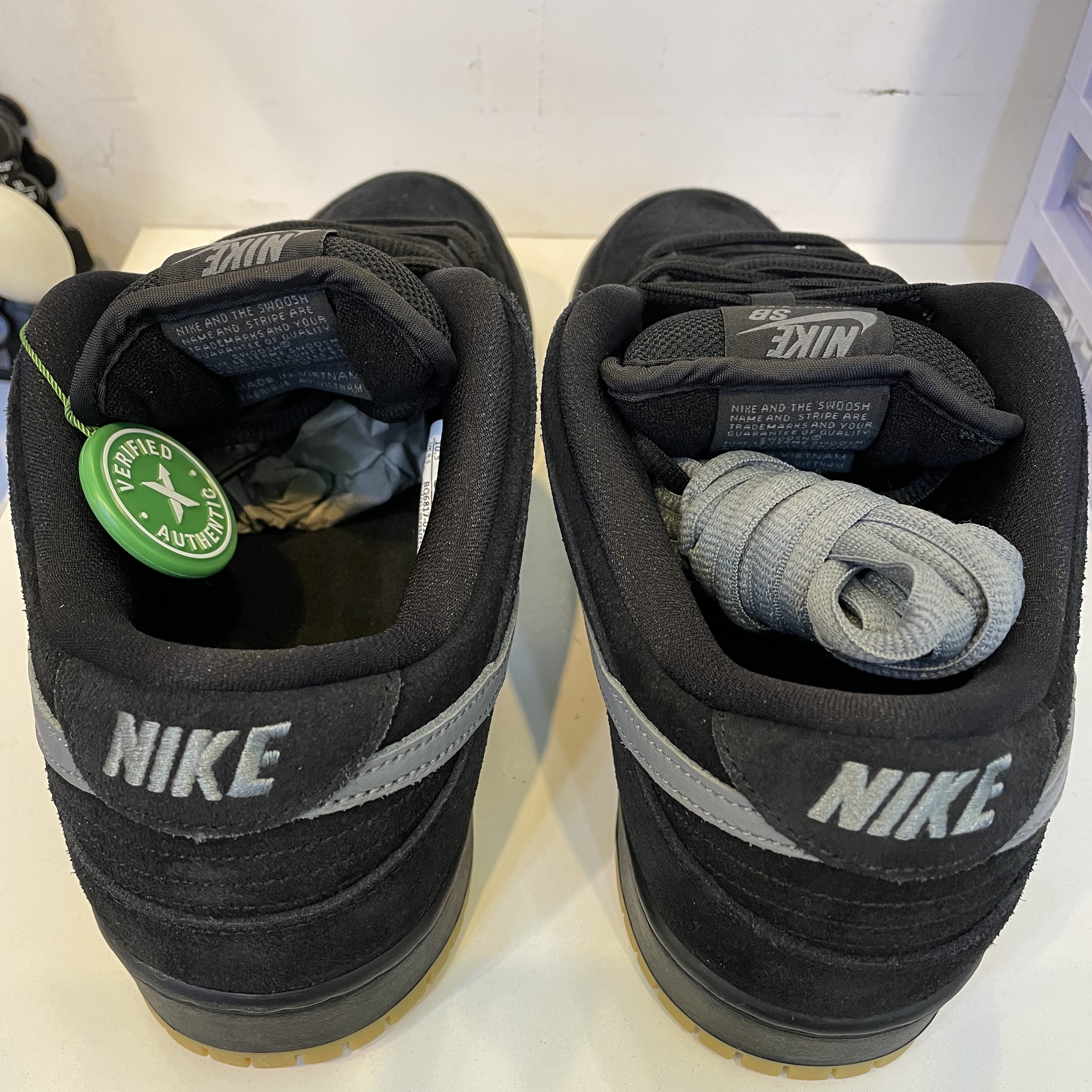 Nike SB Dunk Low Pro Black Cool Grey 착용 스타일 - 3